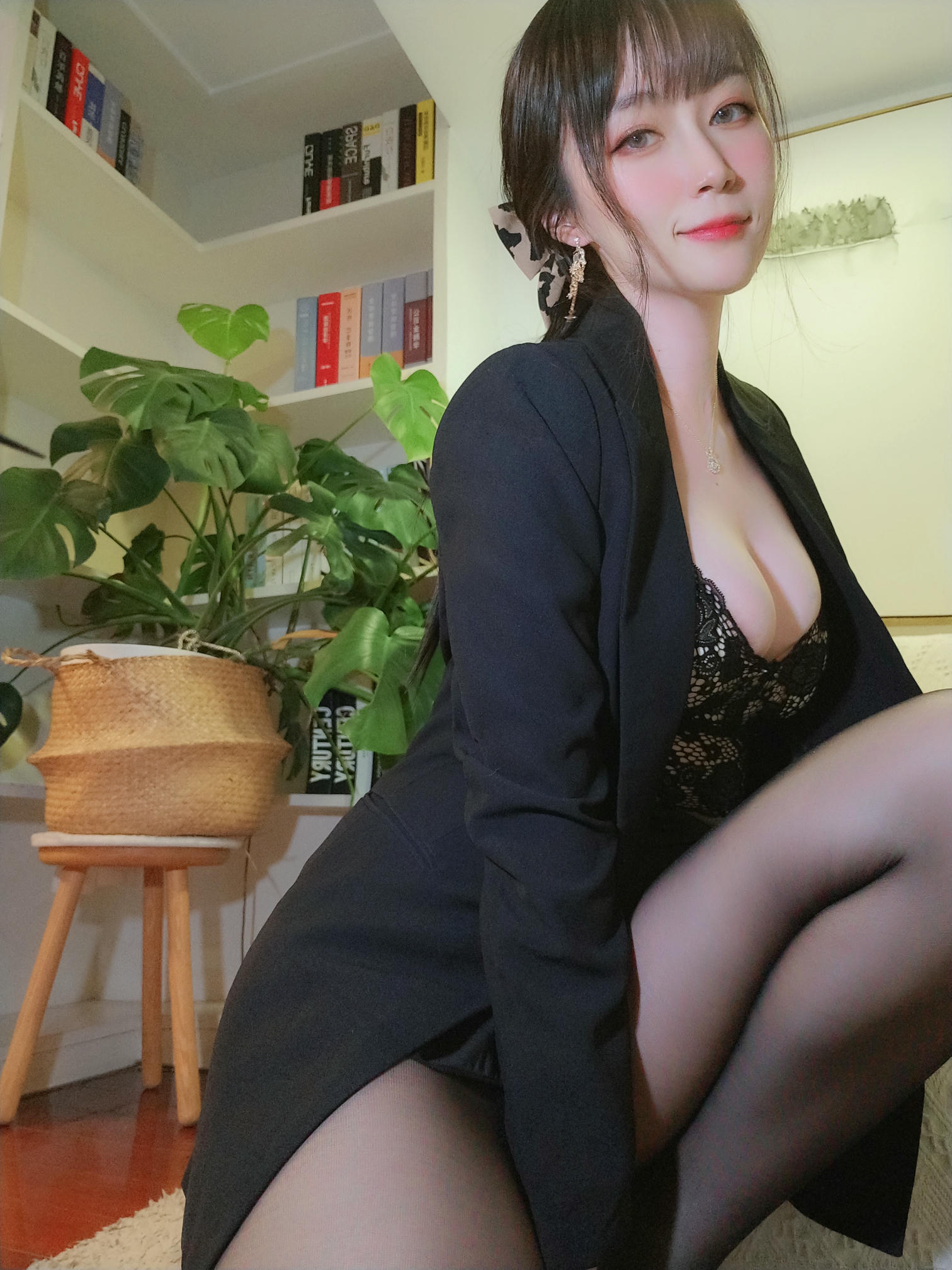 白银81 NO.050 西服自摄 [70P2V-619MB]_第2集