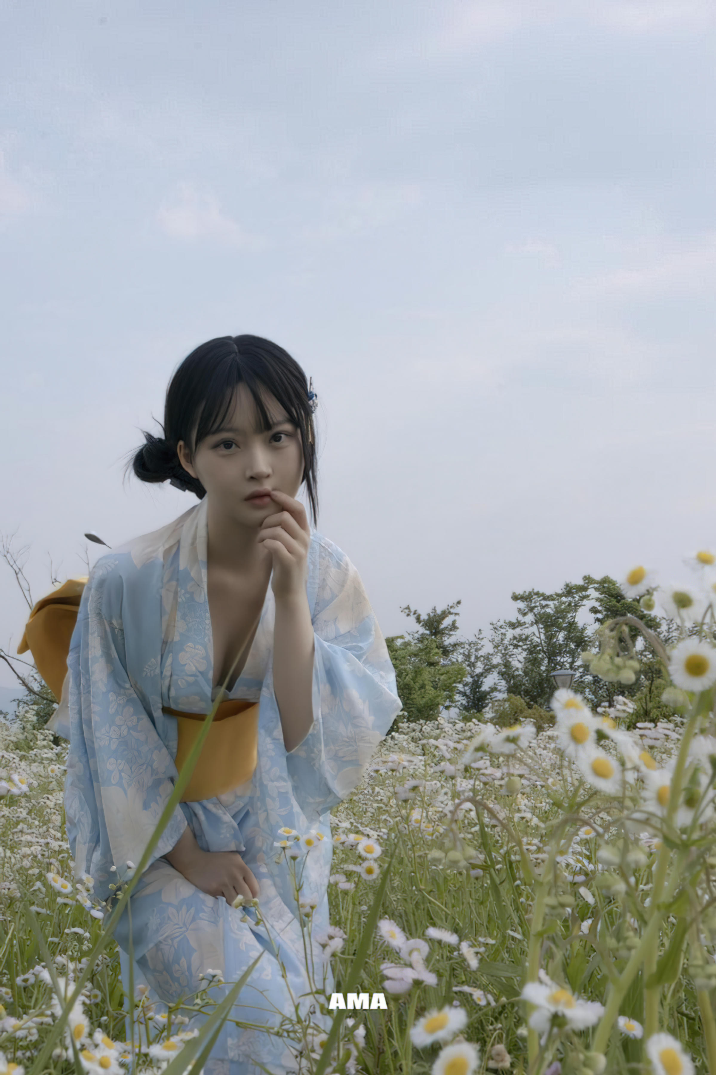 白莉爱吃巧克力 NO.000 马甲xiaoze2022 [195P1V 3.40GB]-NO.02 花海和服 [18p]_第1集