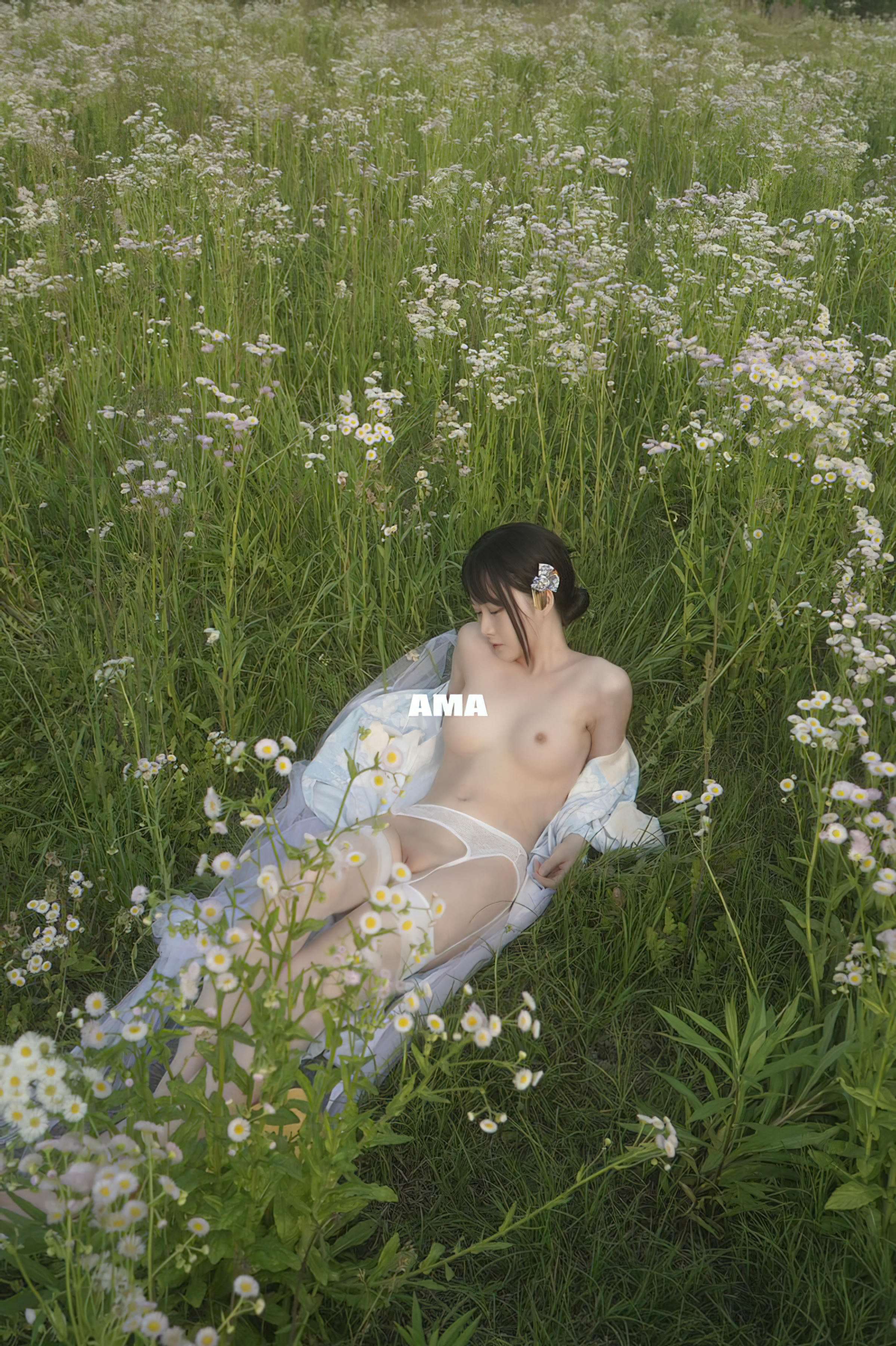 白莉爱吃巧克力 NO.000 马甲xiaoze2022 [195P1V 3.40GB]-NO.02 花海和服 [18p]_第1集