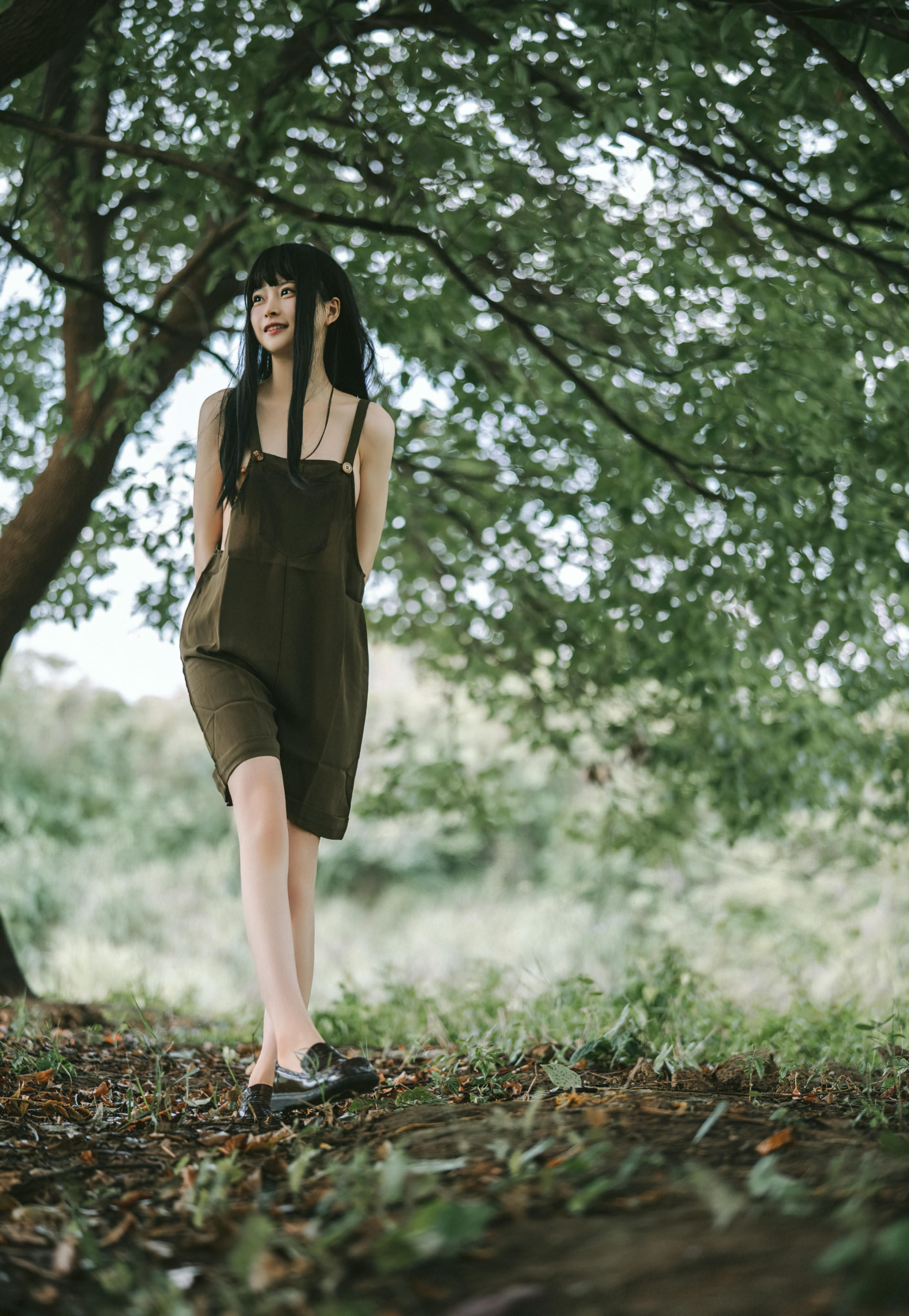 白莉爱吃巧克力 NO.000 马甲xiaoze2022 [195P1V 3.40GB]-NO.18 小树林 [4p]_第1集