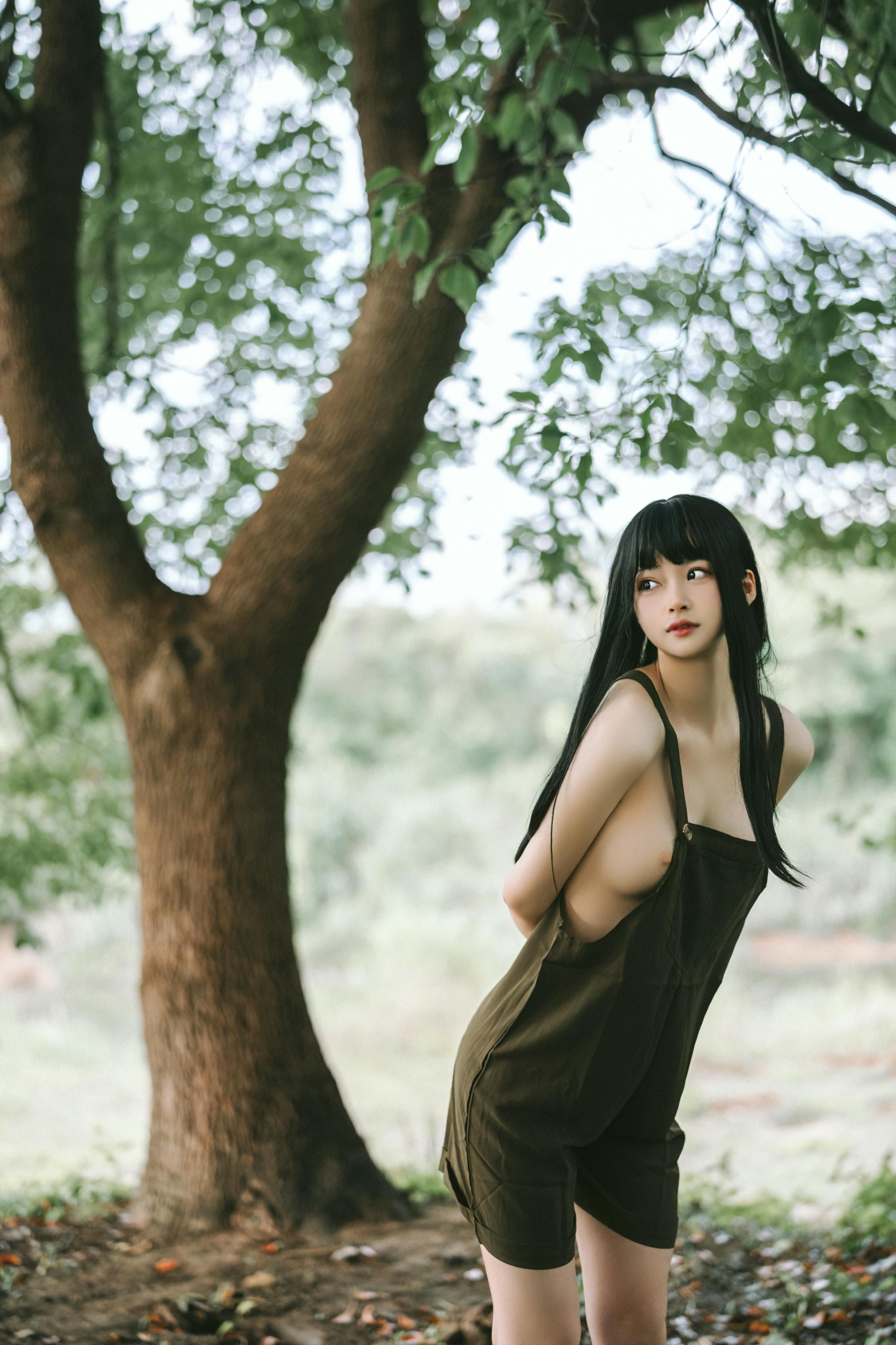 白莉爱吃巧克力 NO.000 马甲xiaoze2022 [195P1V 3.40GB]-NO.18 小树林 [4p]_第1集