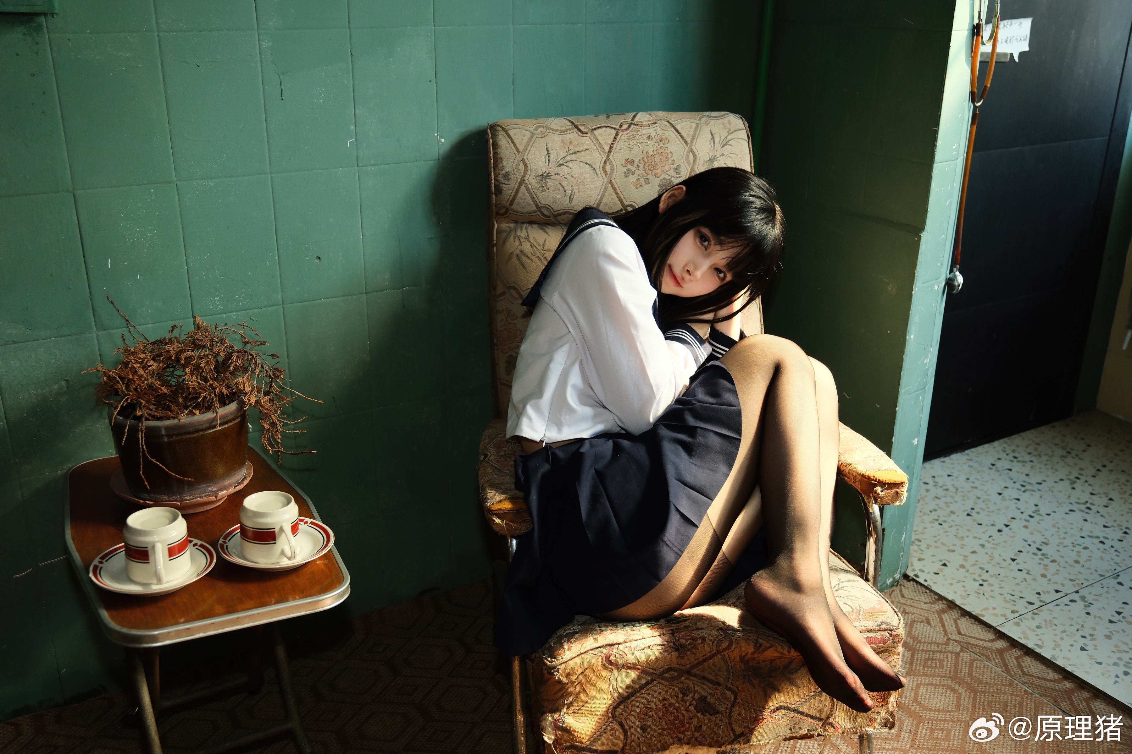 白莉爱吃巧克力 NO.017 原理猪 闺房JK [19P 732MB]_第1集