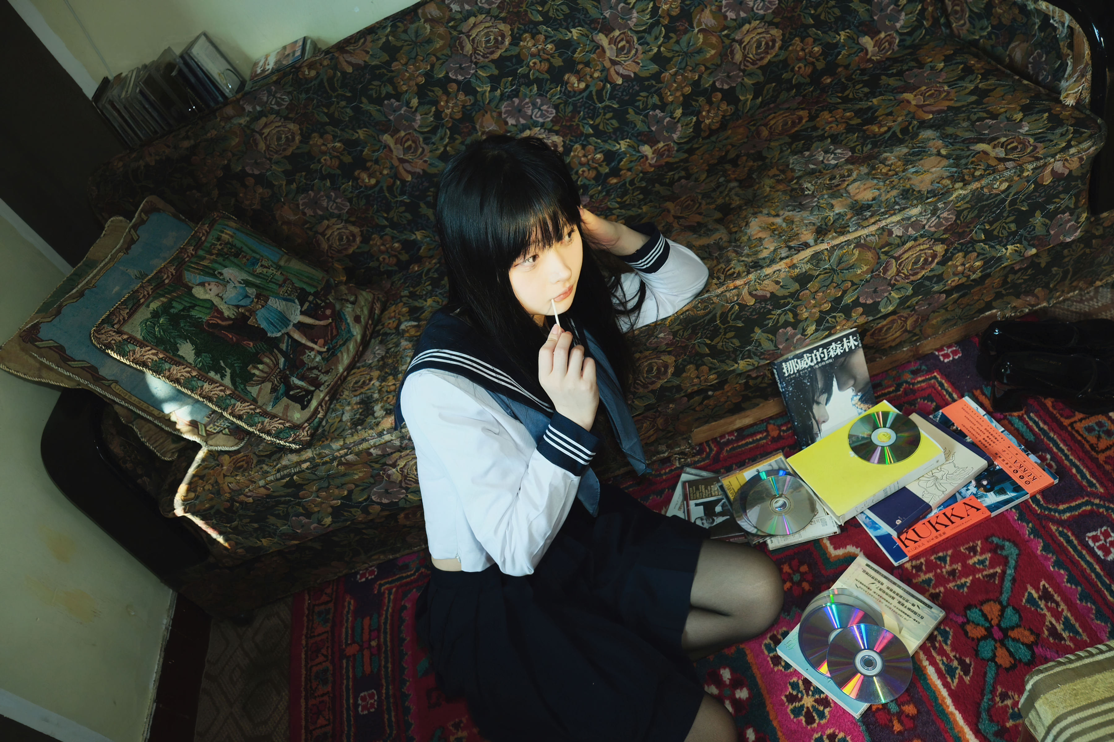 白莉爱吃巧克力 NO.017 原理猪 闺房JK [19P 732MB]_第1集