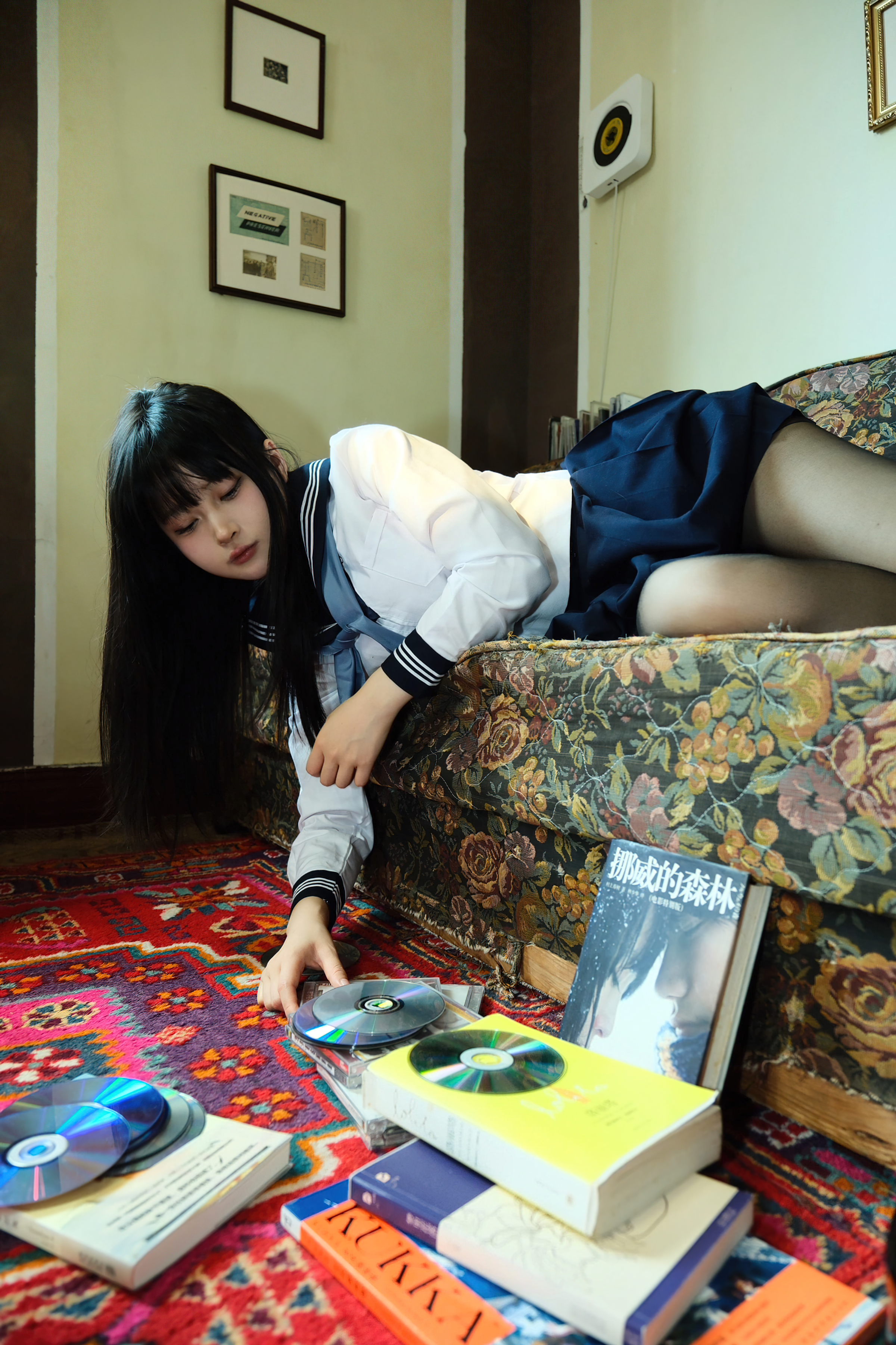 白莉爱吃巧克力 NO.017 原理猪 闺房JK [19P 732MB]_第1集