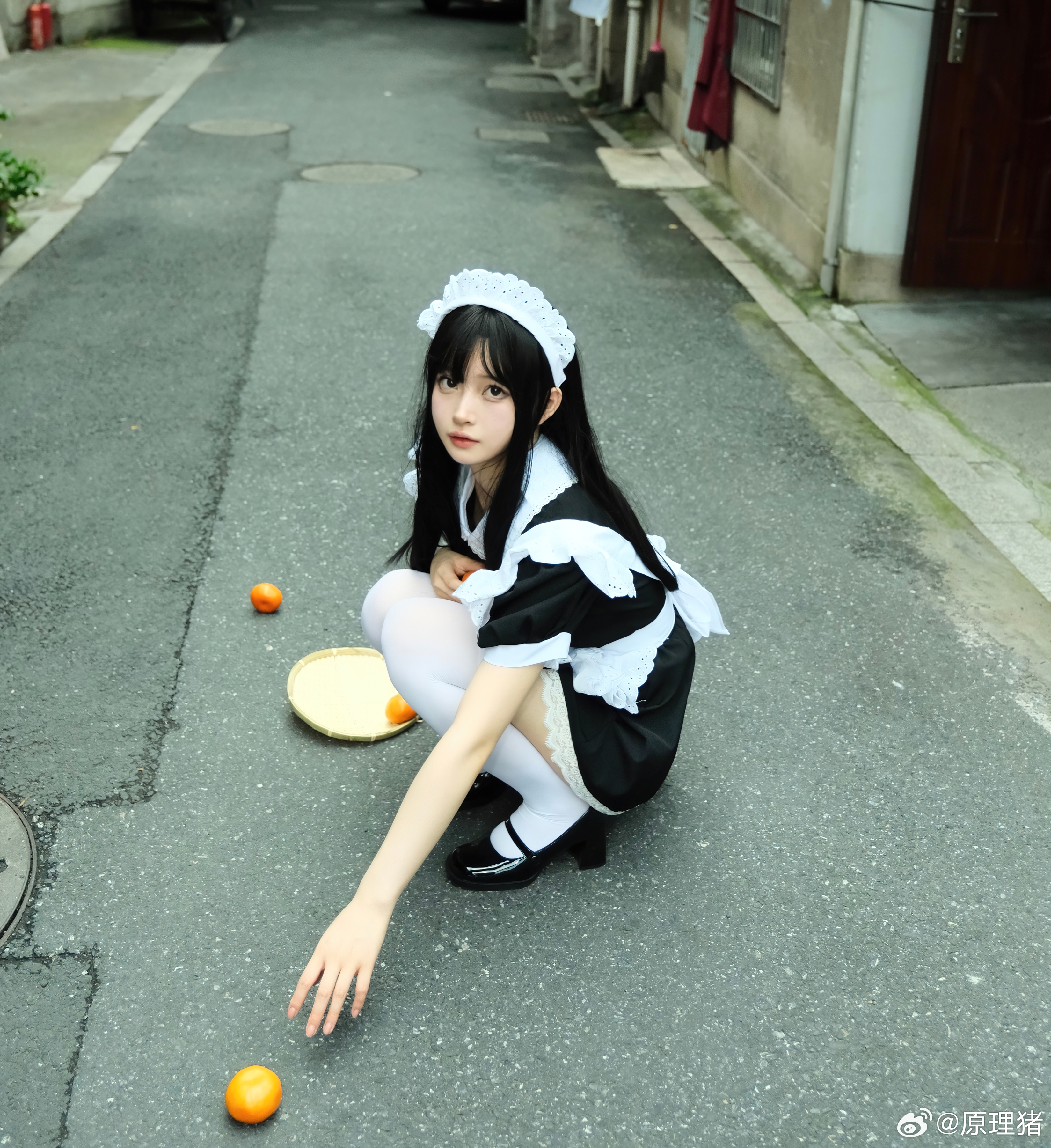 白莉爱吃巧克力 NO.019 原理猪 深巷女仆 [11P 487MB]_第1集