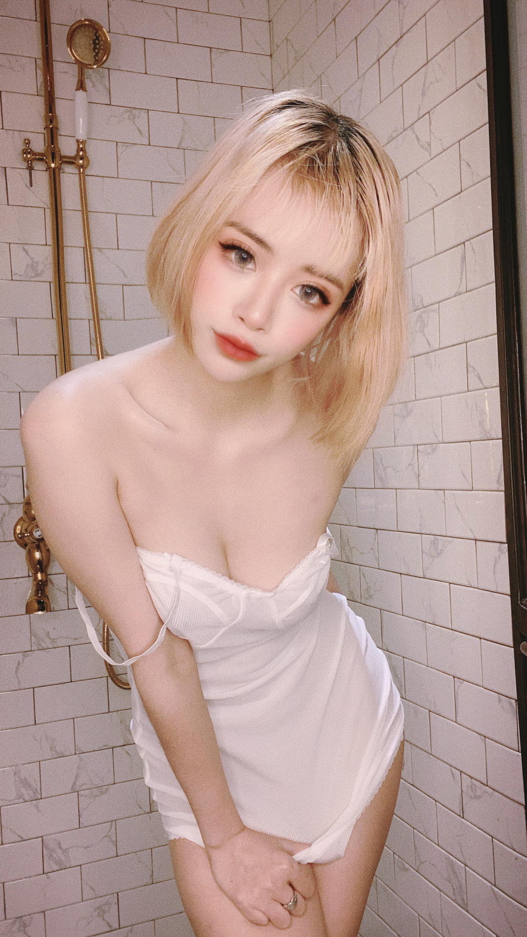 日本coser-Byoru NO.050 Shower [18P-104MB]_第1集