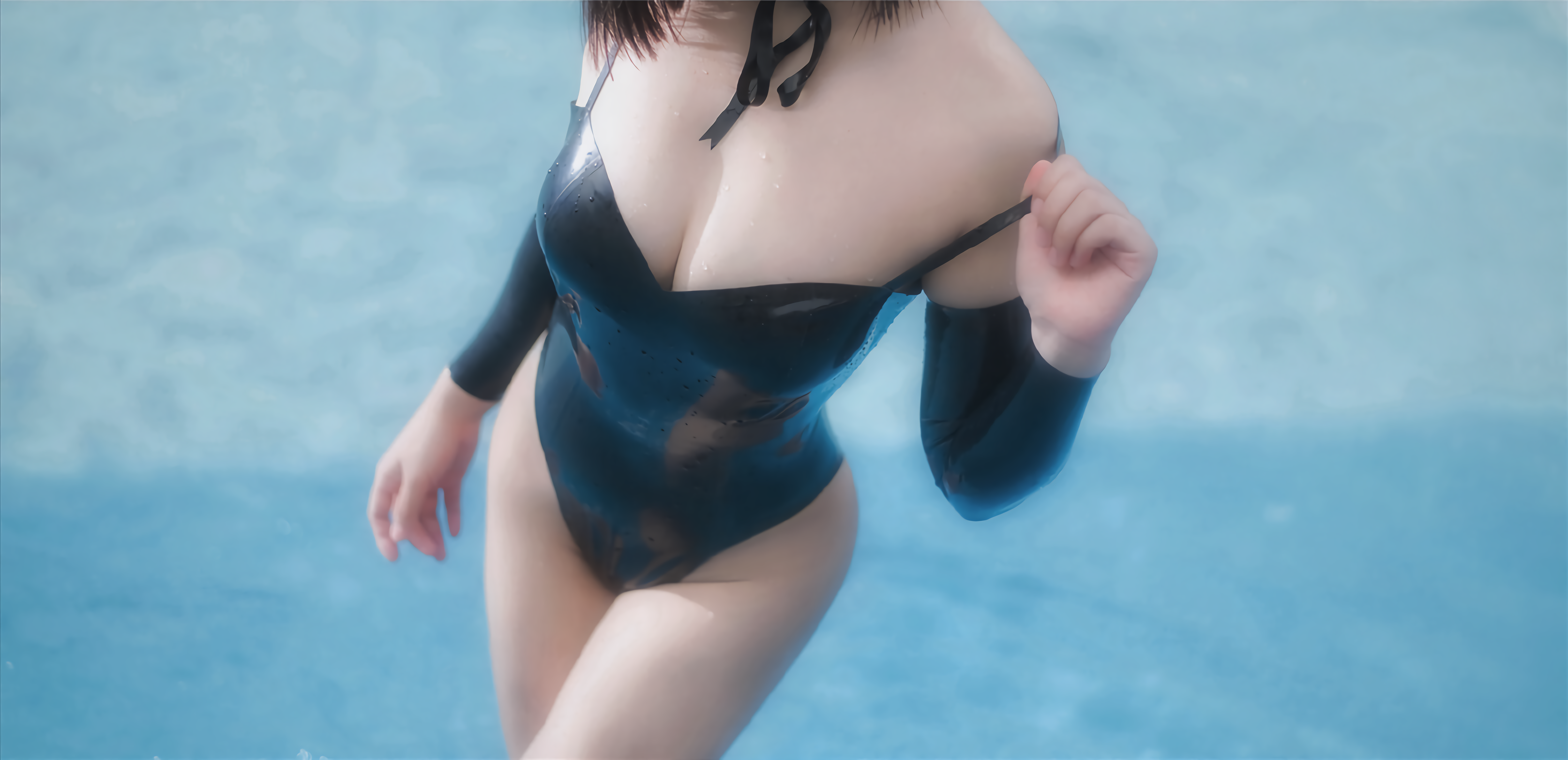 抱走莫子aa NO.001 萤火虫长隆水上乐园 黑色乳胶泳衣 (40P)_第2集