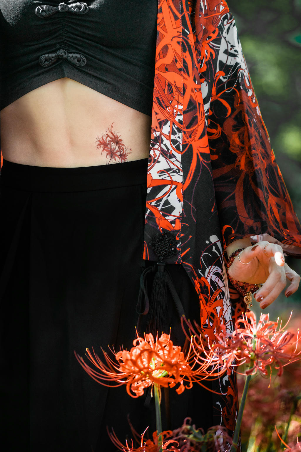 ElyEE子 NO.136 23年10月订阅 [86P2V-302MB]-C-Red Higanbana 殷紅彼岸 [36P-125MB]_第1集