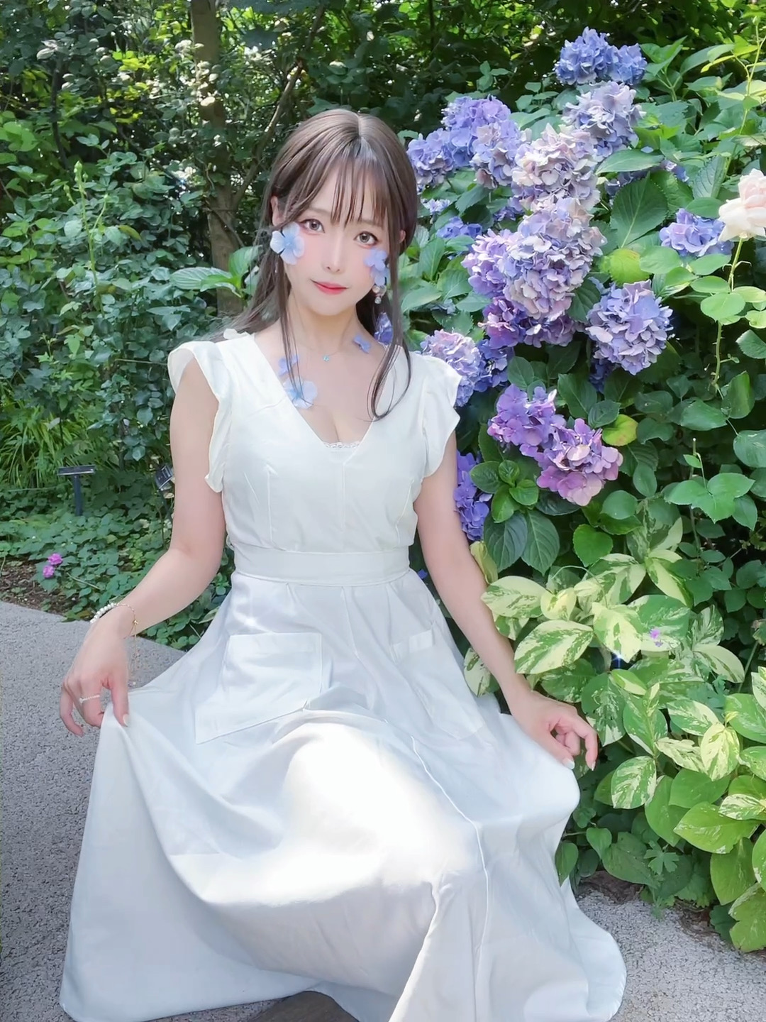 ElyEE子 NO.150 2024 July-Tier 3 A.Rainy Season雨季繡球花 [31P2V-86.3MB]_第1集