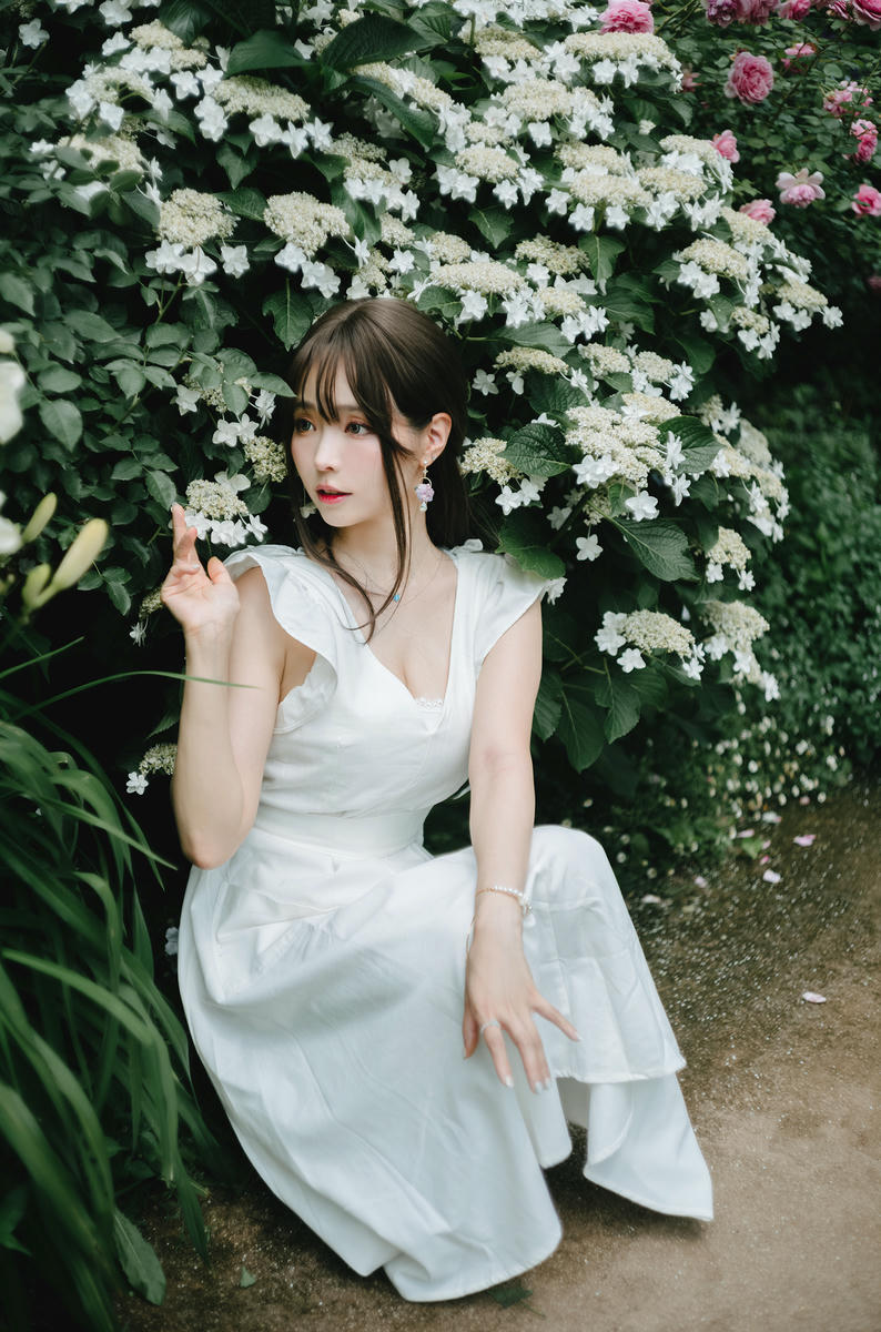 ElyEE子 NO.150 2024 July-Tier 3 A.Rainy Season雨季繡球花 [31P2V-86.3MB]_第1集