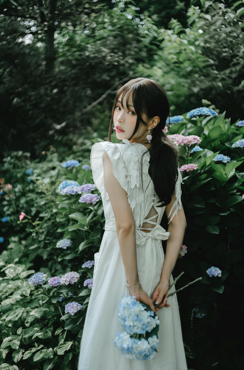 ElyEE子 NO.150 2024 July-Tier 3 A.Rainy Season雨季繡球花 [31P2V-86.3MB]_第2集