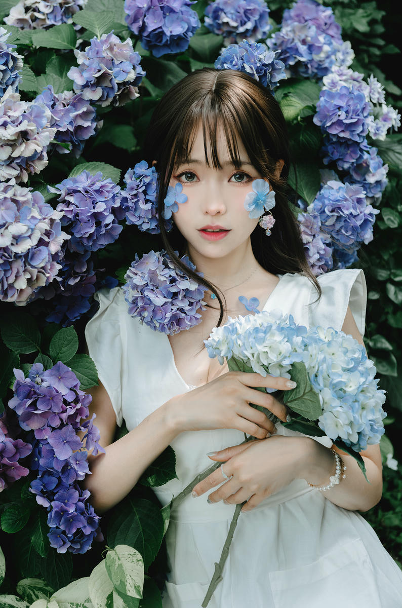 ElyEE子 NO.150 2024 July-Tier 3 A.Rainy Season雨季繡球花 [31P2V-86.3MB]_第2集