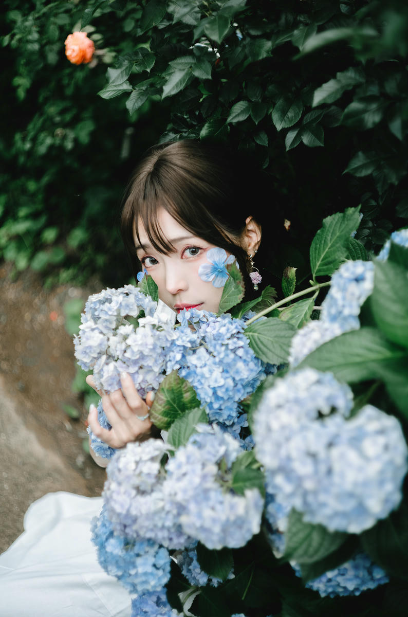 ElyEE子 NO.150 2024 July-Tier 3 A.Rainy Season雨季繡球花 [31P2V-86.3MB]_第2集