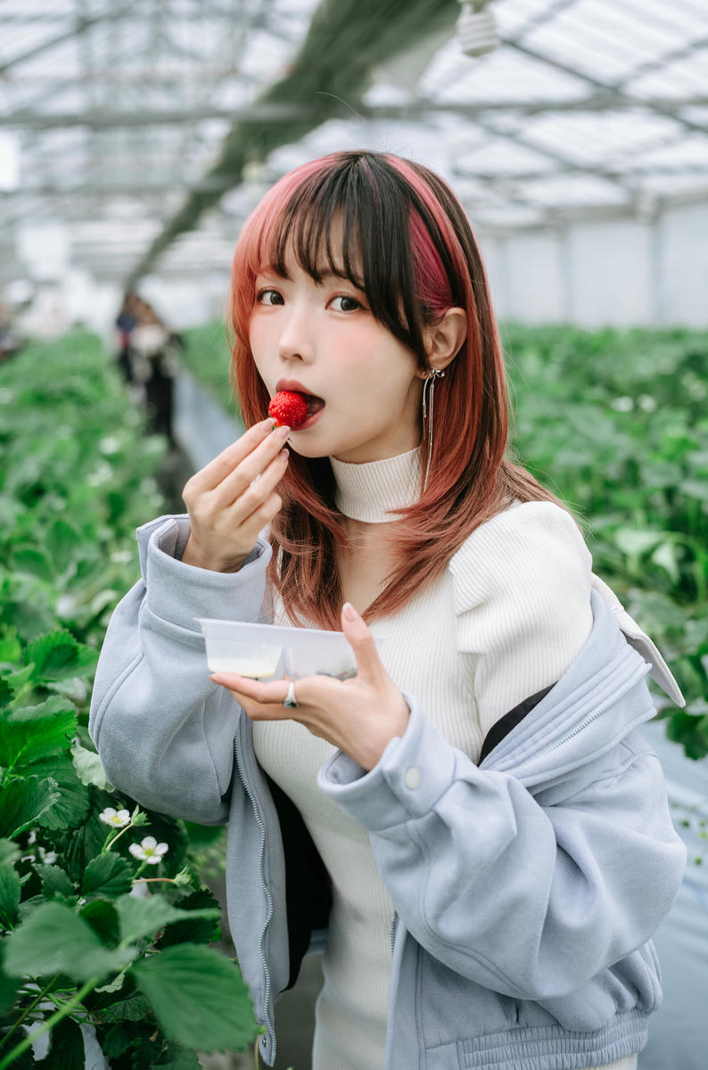 ElyEE子 NO.165 Strawberry Picking Date [34P2V 128MB]_第1集