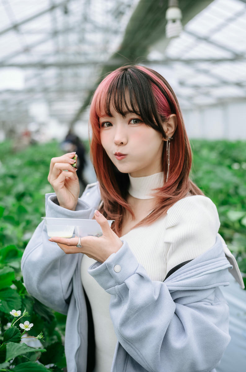 ElyEE子 NO.165 Strawberry Picking Date [34P2V 128MB]_第1集