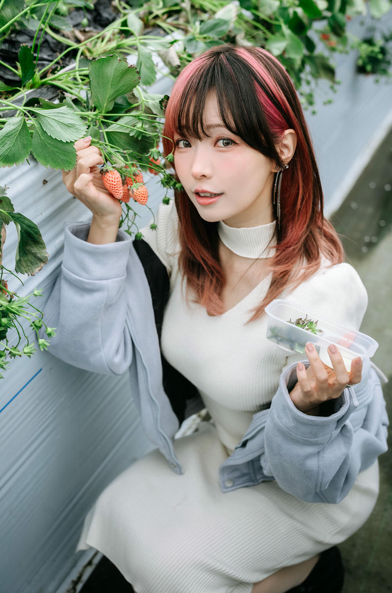 ElyEE子 NO.165 Strawberry Picking Date [34P2V 128MB]_第1集