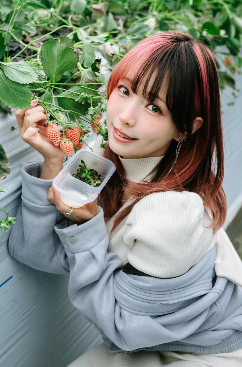 ElyEE子 NO.165 Strawberry Picking Date [34P2V 128MB]_第1集