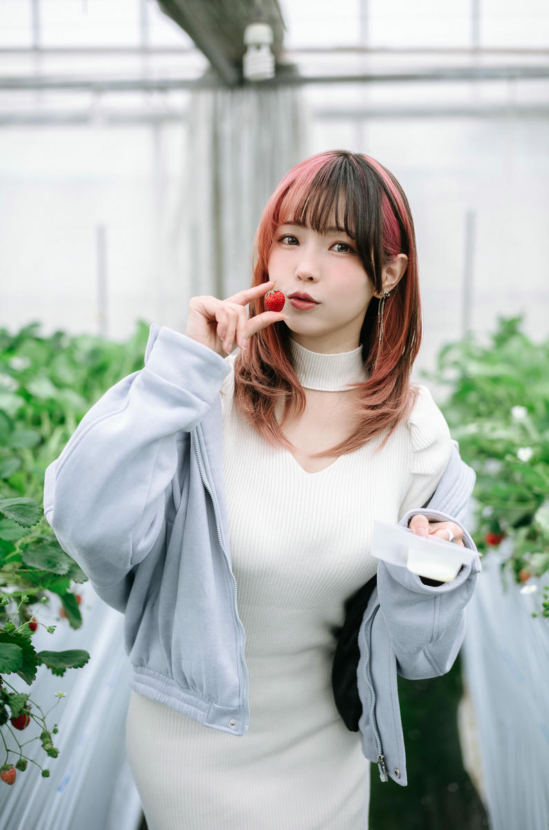 ElyEE子 NO.165 Strawberry Picking Date [34P2V 128MB]_第1集