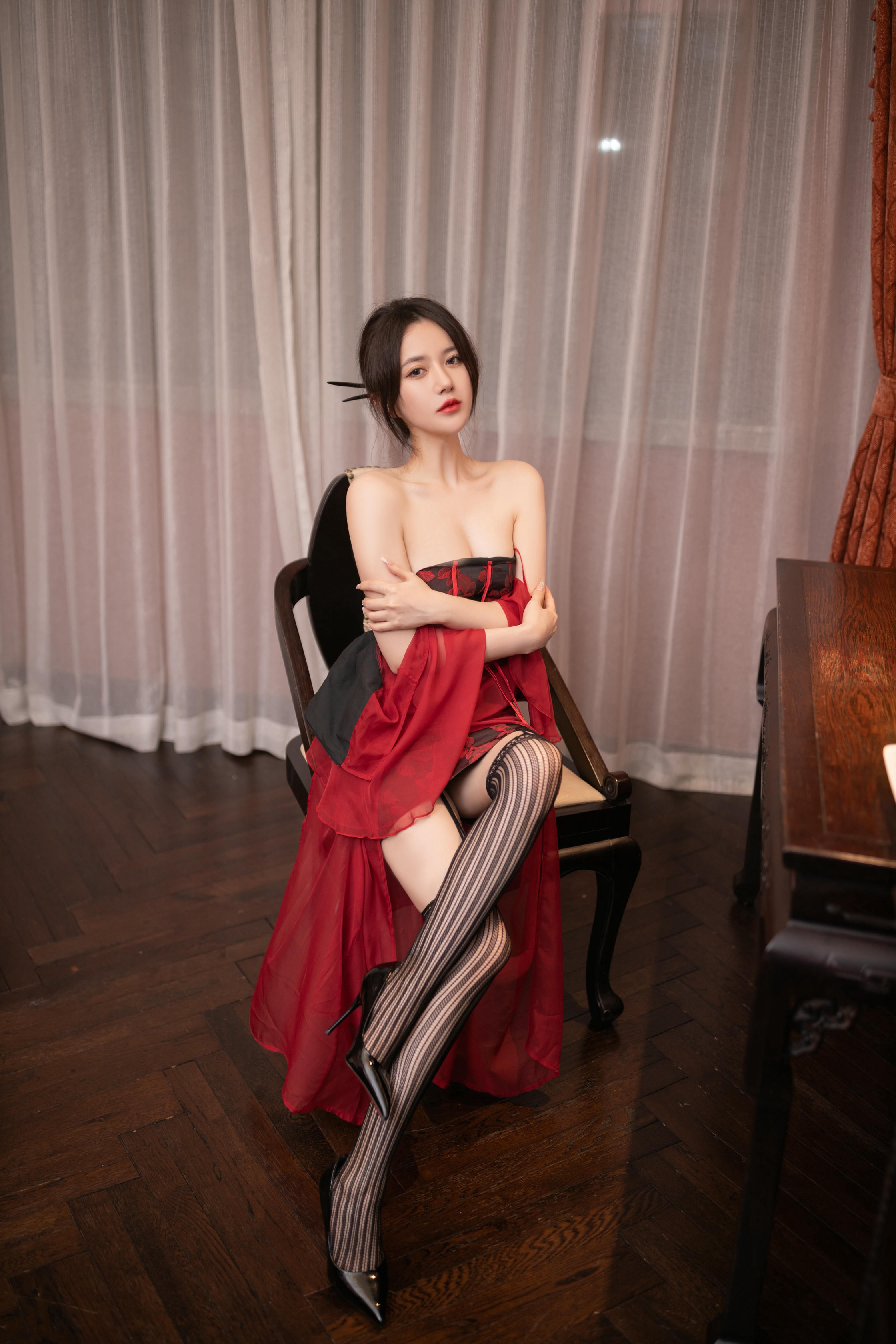 鱼子酱Fish NO.087 内购无水印 天生妖娆 落叶有情 [125P 1.63GB]_第3集