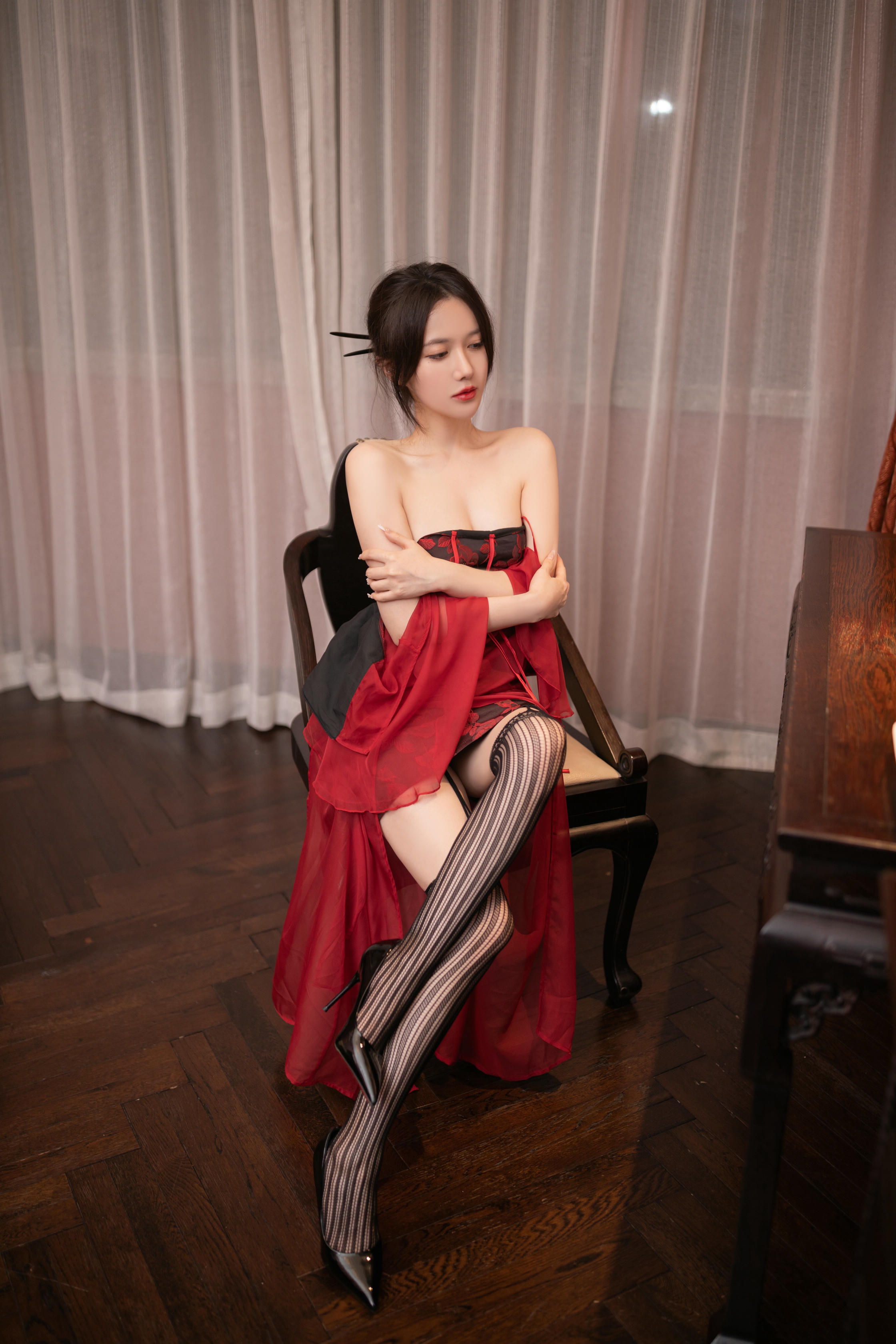 鱼子酱Fish NO.087 内购无水印 天生妖娆 落叶有情 [125P 1.63GB]_第3集