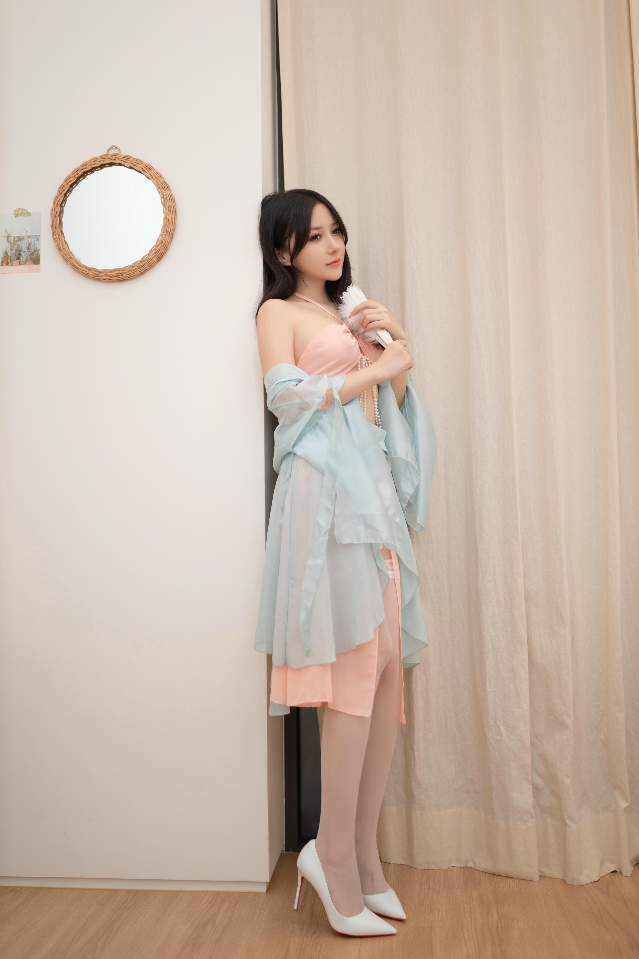 鱼子酱Fish NO.100 内购无水印 小桃红写真 [120P／1.36GB]_第1集