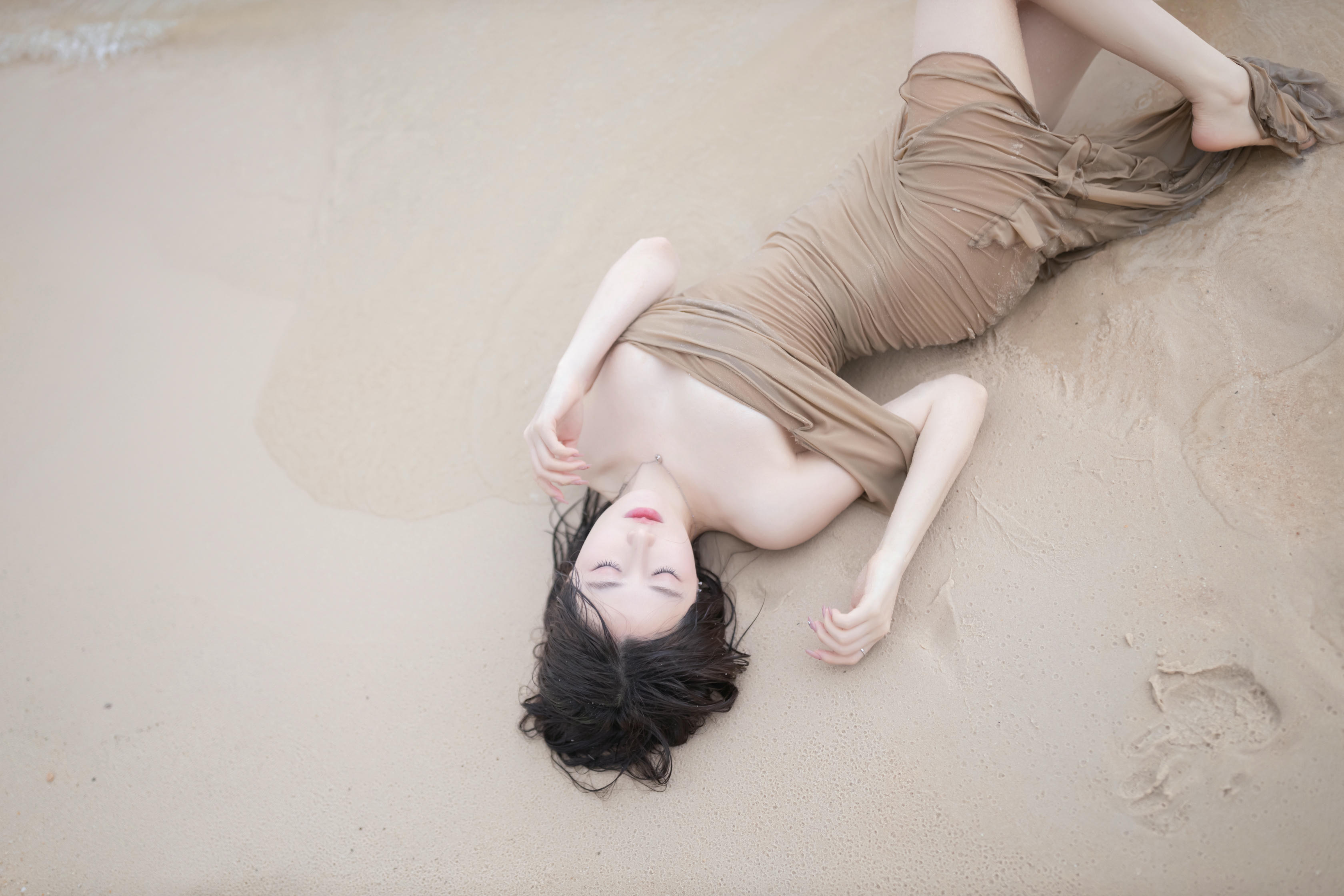 鱼子酱Fish NO.113 内购无水印 雨后海滩 [107P 1.15 GB]_第6集