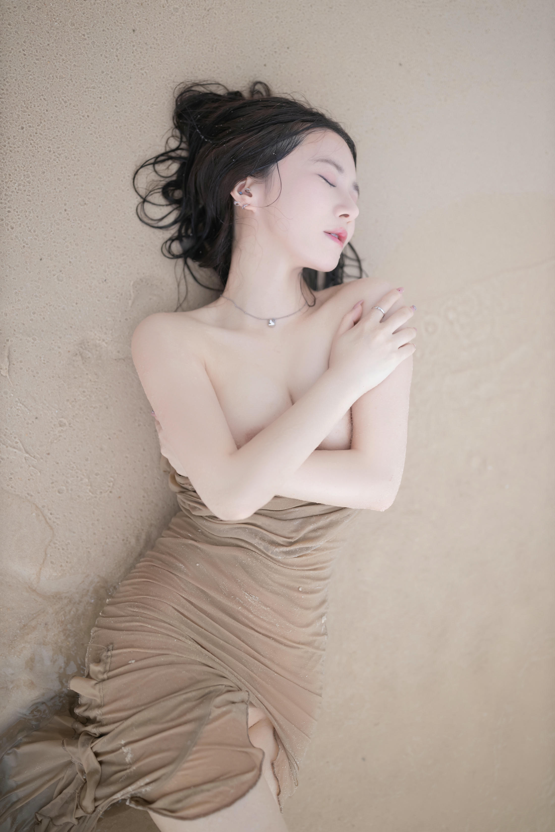 鱼子酱Fish NO.113 内购无水印 雨后海滩 [107P 1.15 GB]_第6集