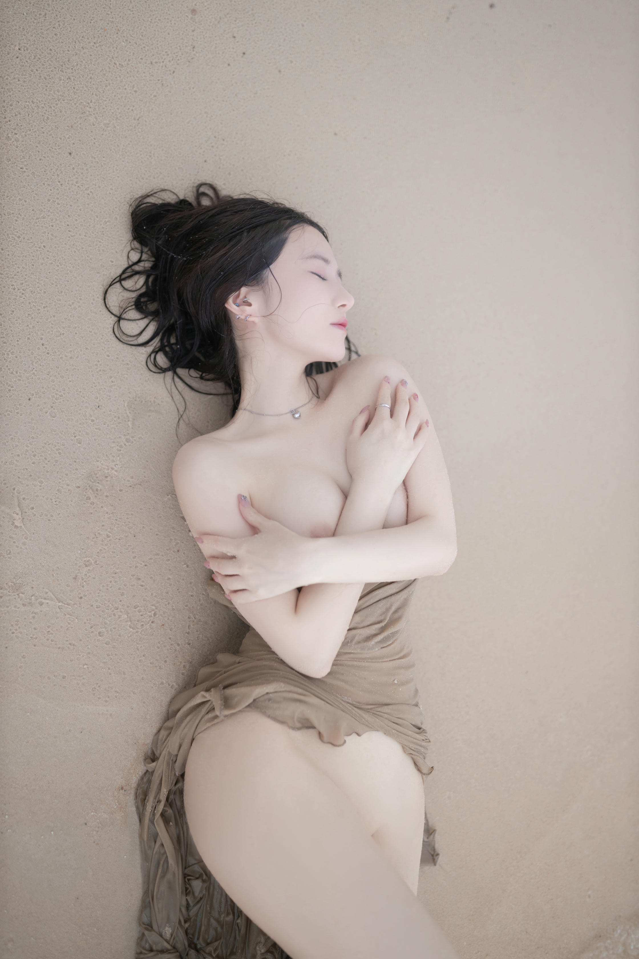 鱼子酱Fish NO.113 内购无水印 雨后海滩 [107P 1.15 GB]_第6集