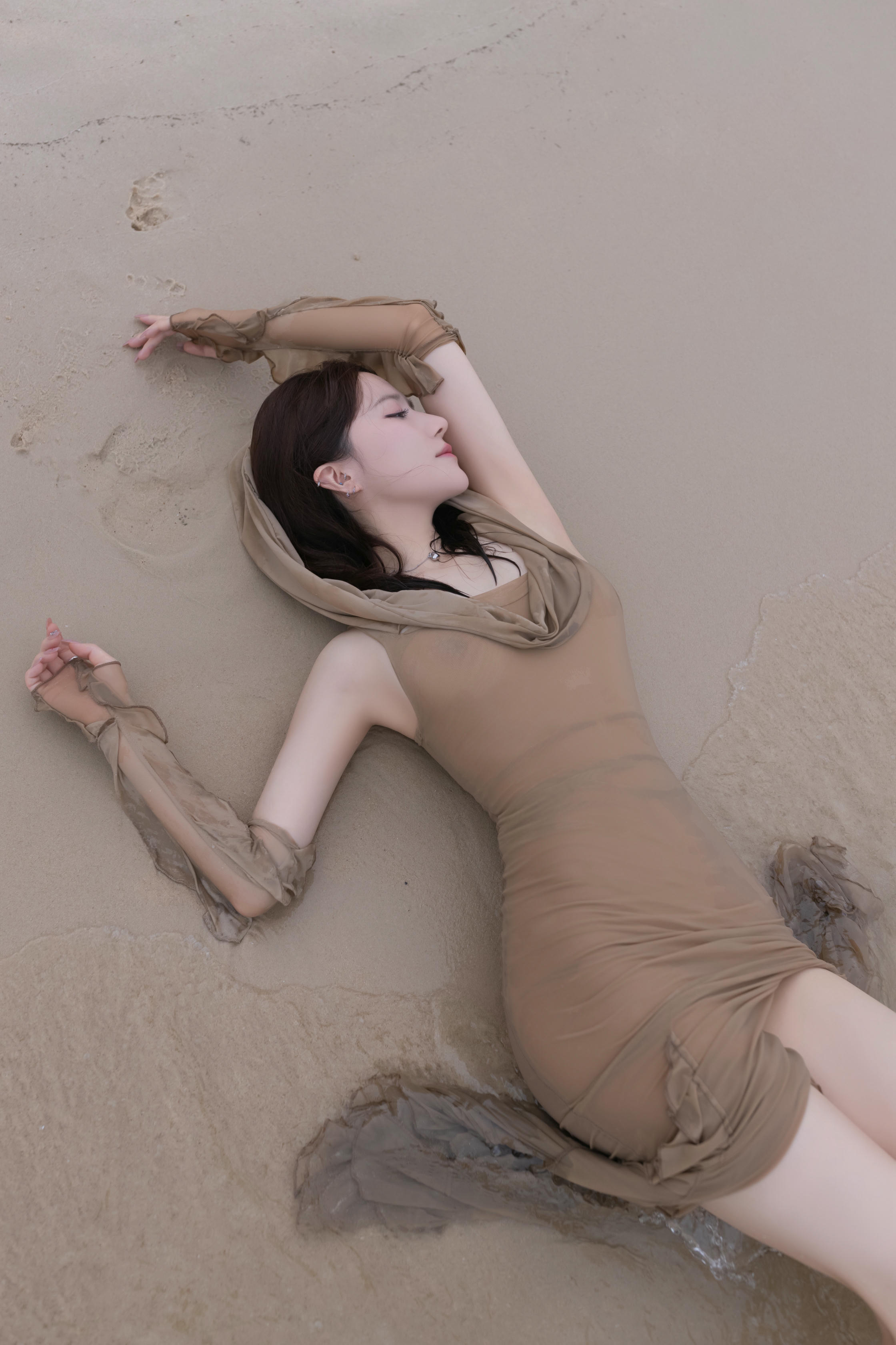 鱼子酱Fish NO.113 内购无水印 雨后海滩 [107P 1.15 GB]_第1集