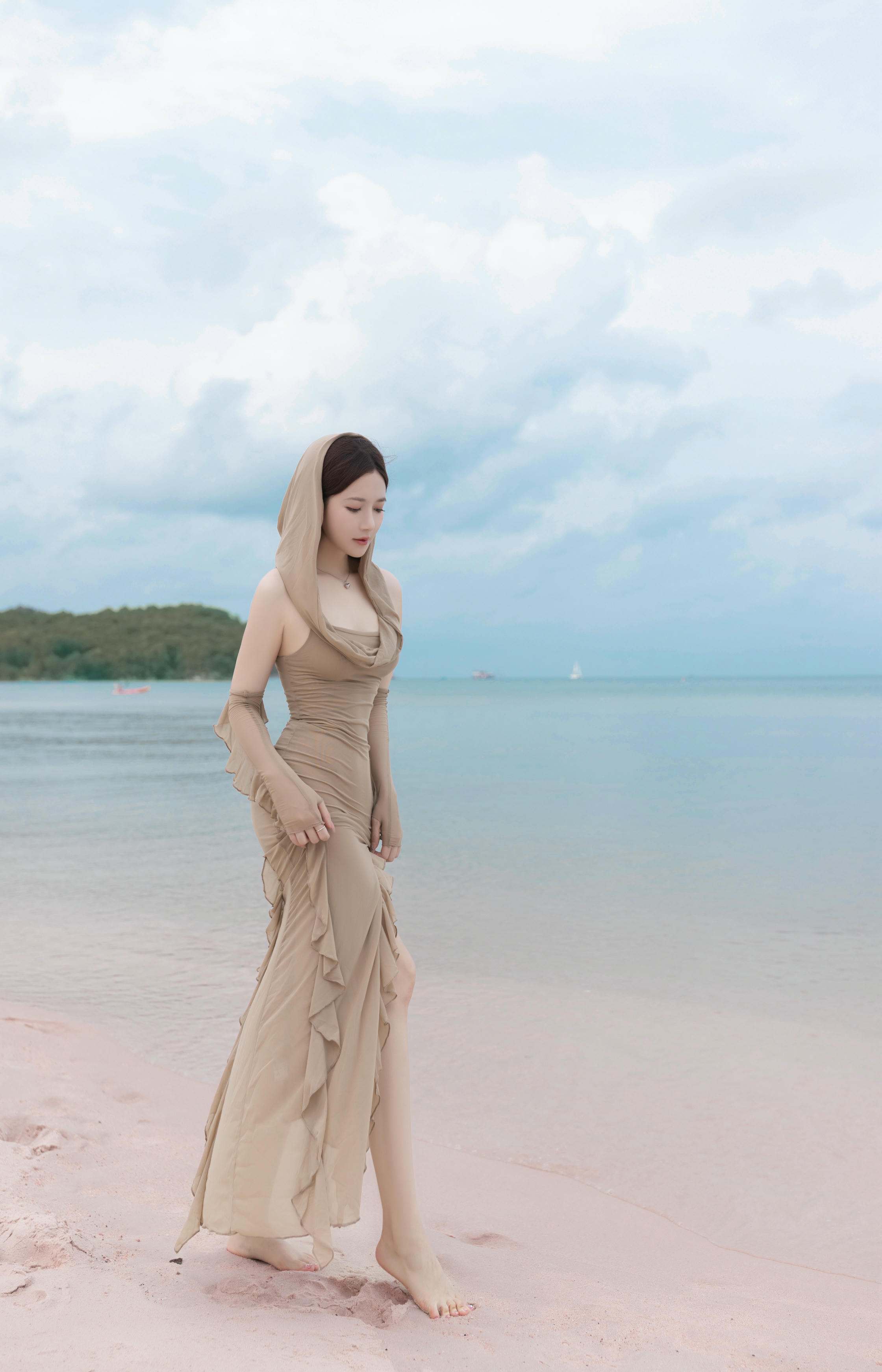 鱼子酱Fish NO.113 内购无水印 雨后海滩 [107P 1.15 GB]_第1集