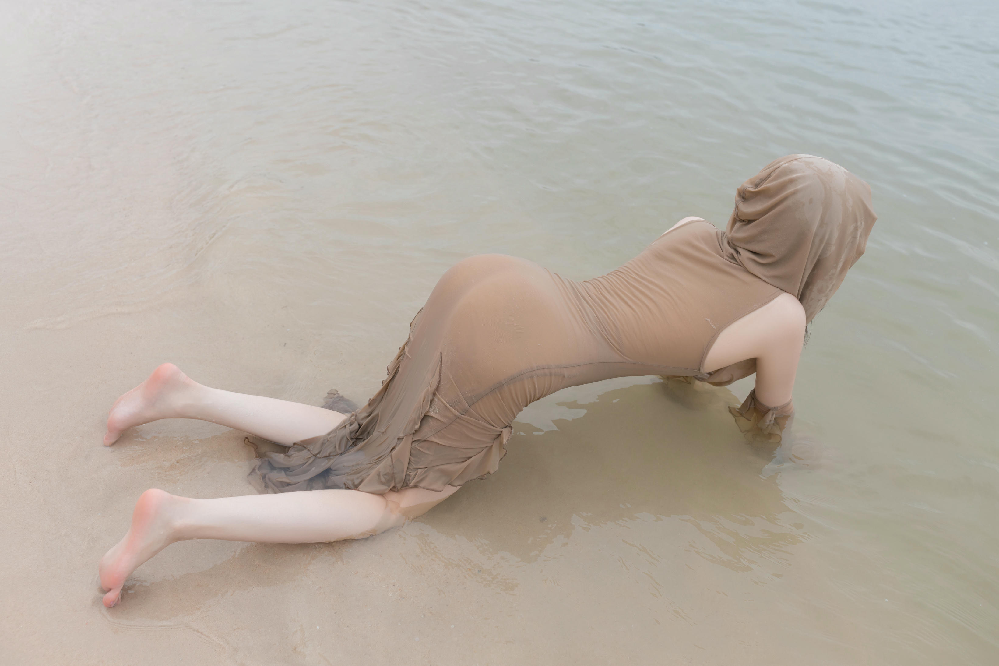 鱼子酱Fish NO.113 内购无水印 雨后海滩 [107P 1.15 GB]_第2集