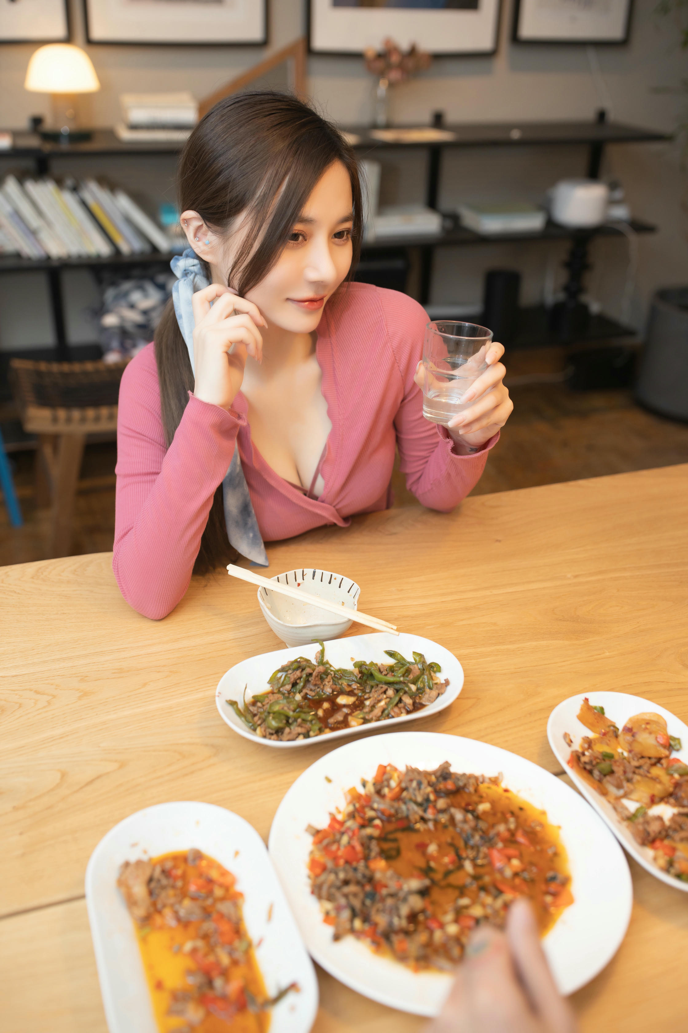 鱼子酱Fish NO.131 内购无水印 3036 邻居借水 [90P 1.15 GB]_第2集