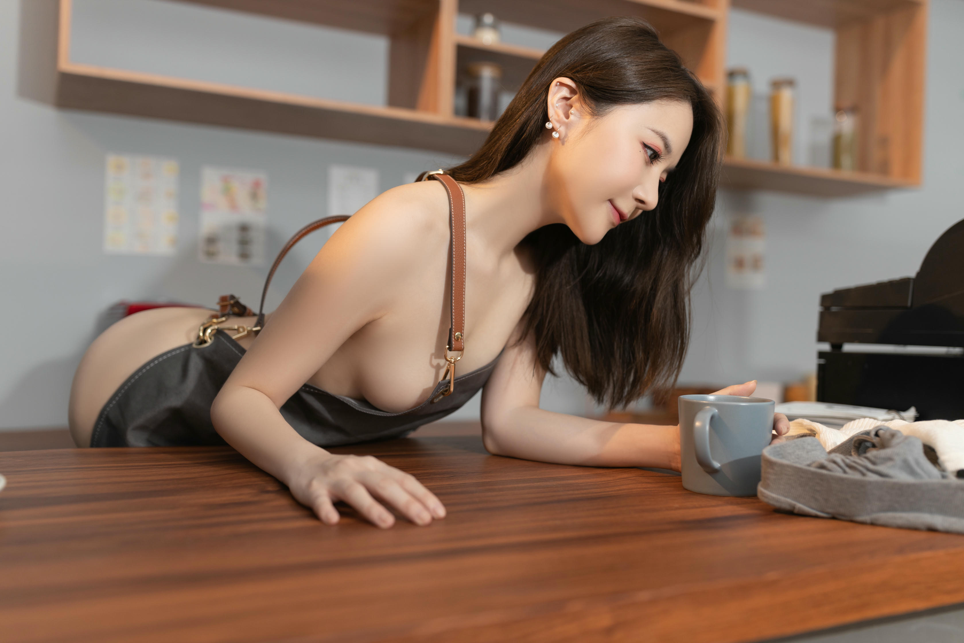 鱼子酱Fish NO.139 内购无水印 4102 寂寞旅人咖啡馆 [116P 1.32 GB]_第6集