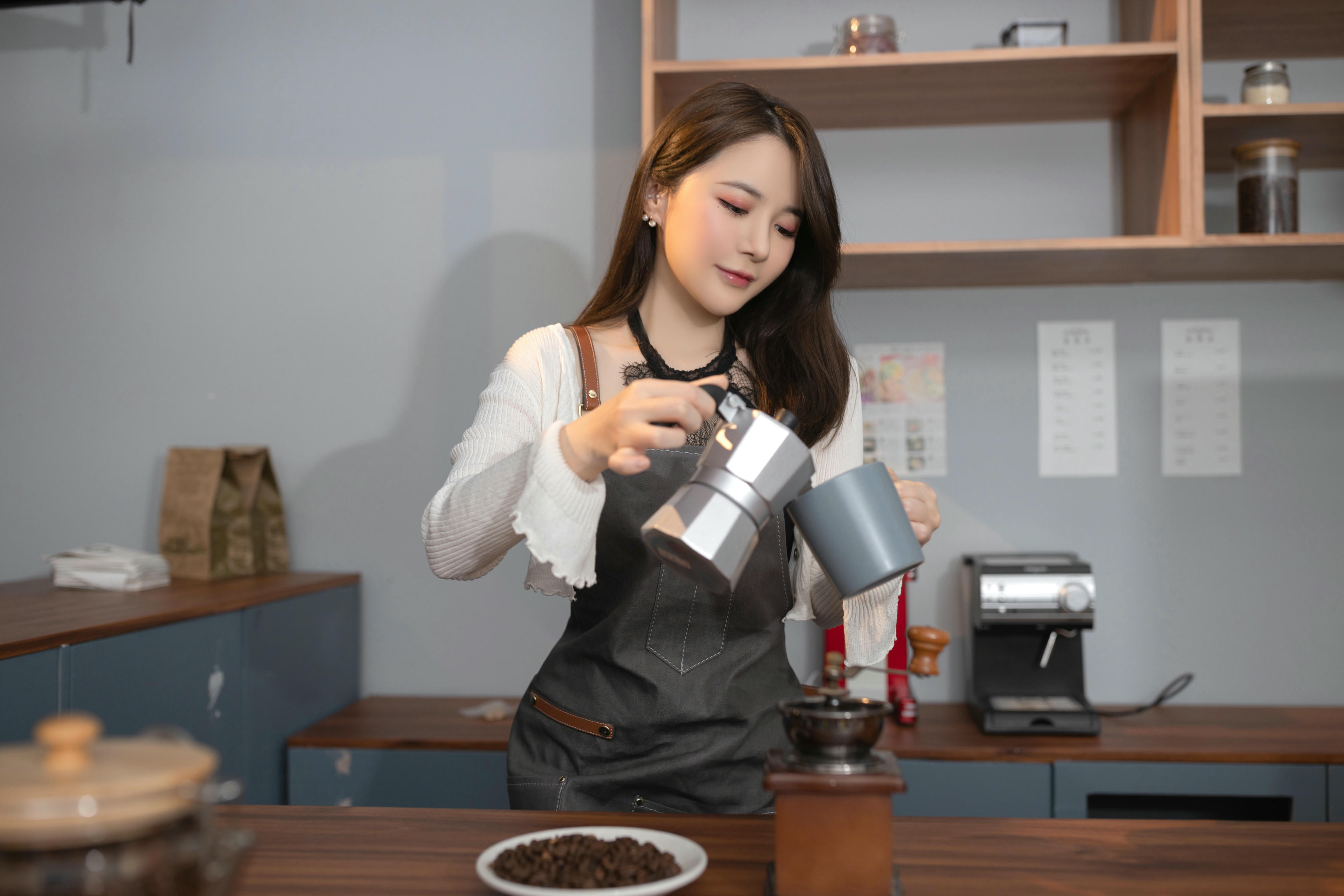 鱼子酱Fish NO.139 内购无水印 4102 寂寞旅人咖啡馆 [116P 1.32 GB]_第2集