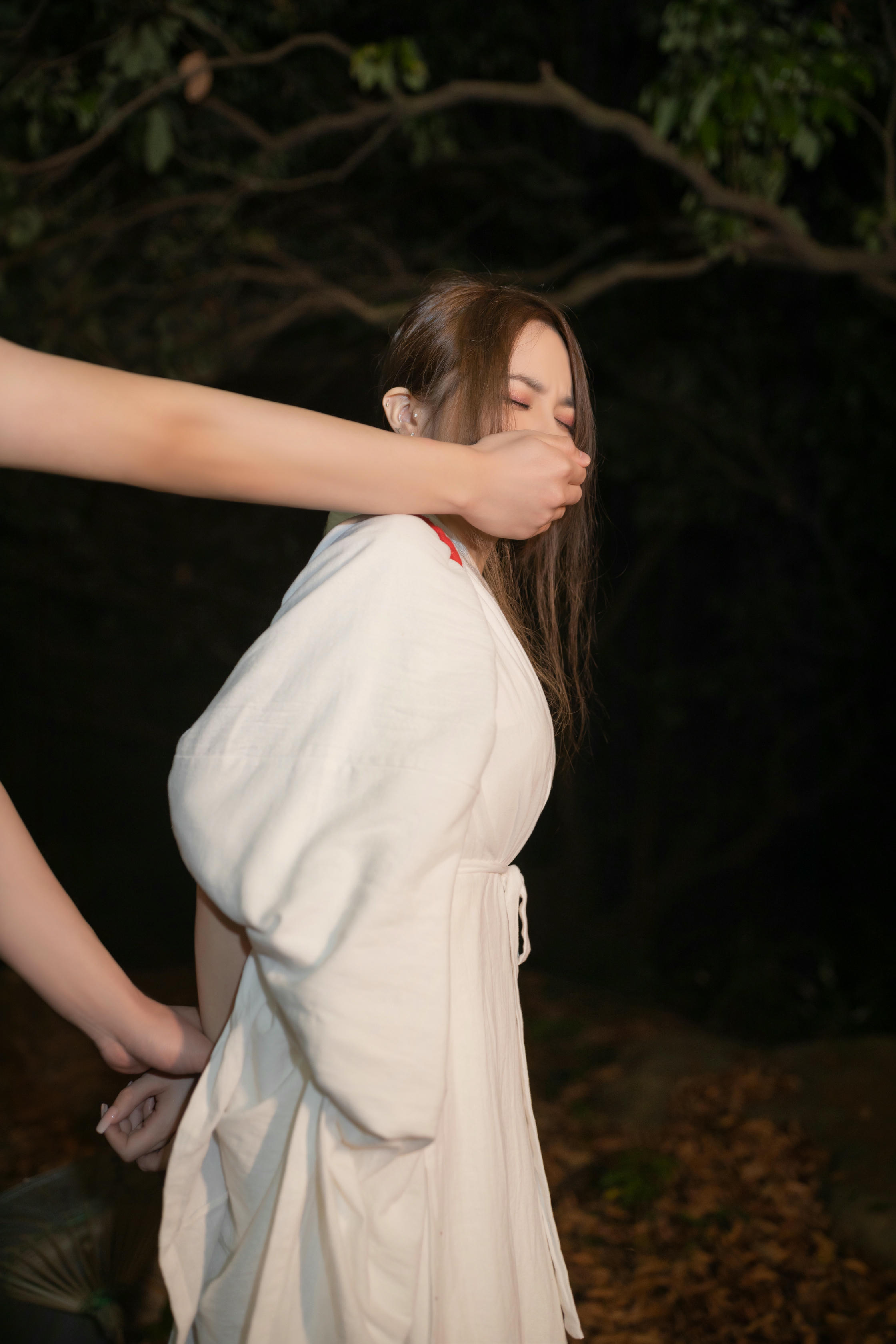 鱼子酱Fish NO.142 内购无水印 4326 牛奶浴 [122P 1.39 GB]-牛奶浴番外篇-小树林的故事_第1集