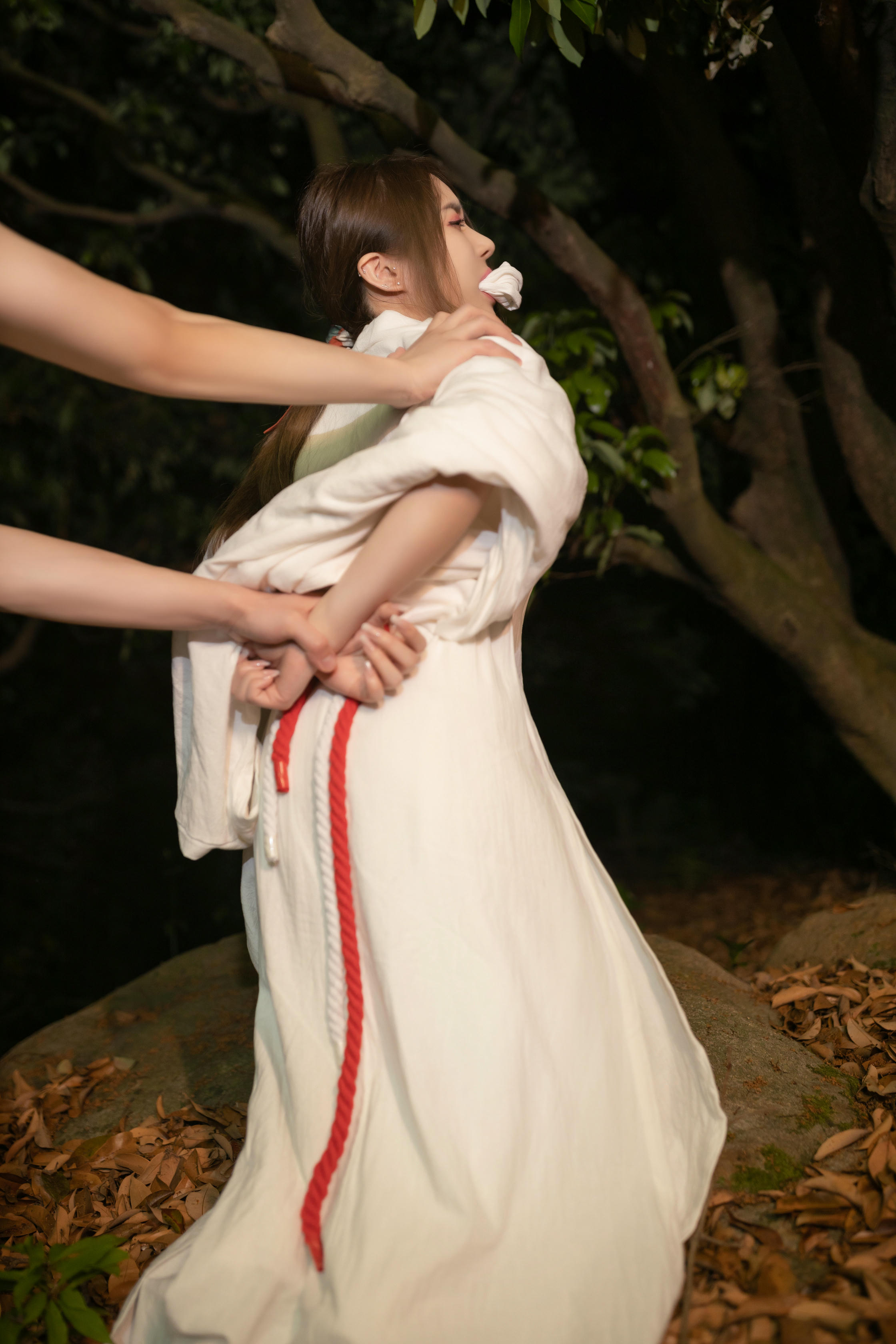 鱼子酱Fish NO.142 内购无水印 4326 牛奶浴 [122P 1.39 GB]-牛奶浴番外篇-小树林的故事_第1集