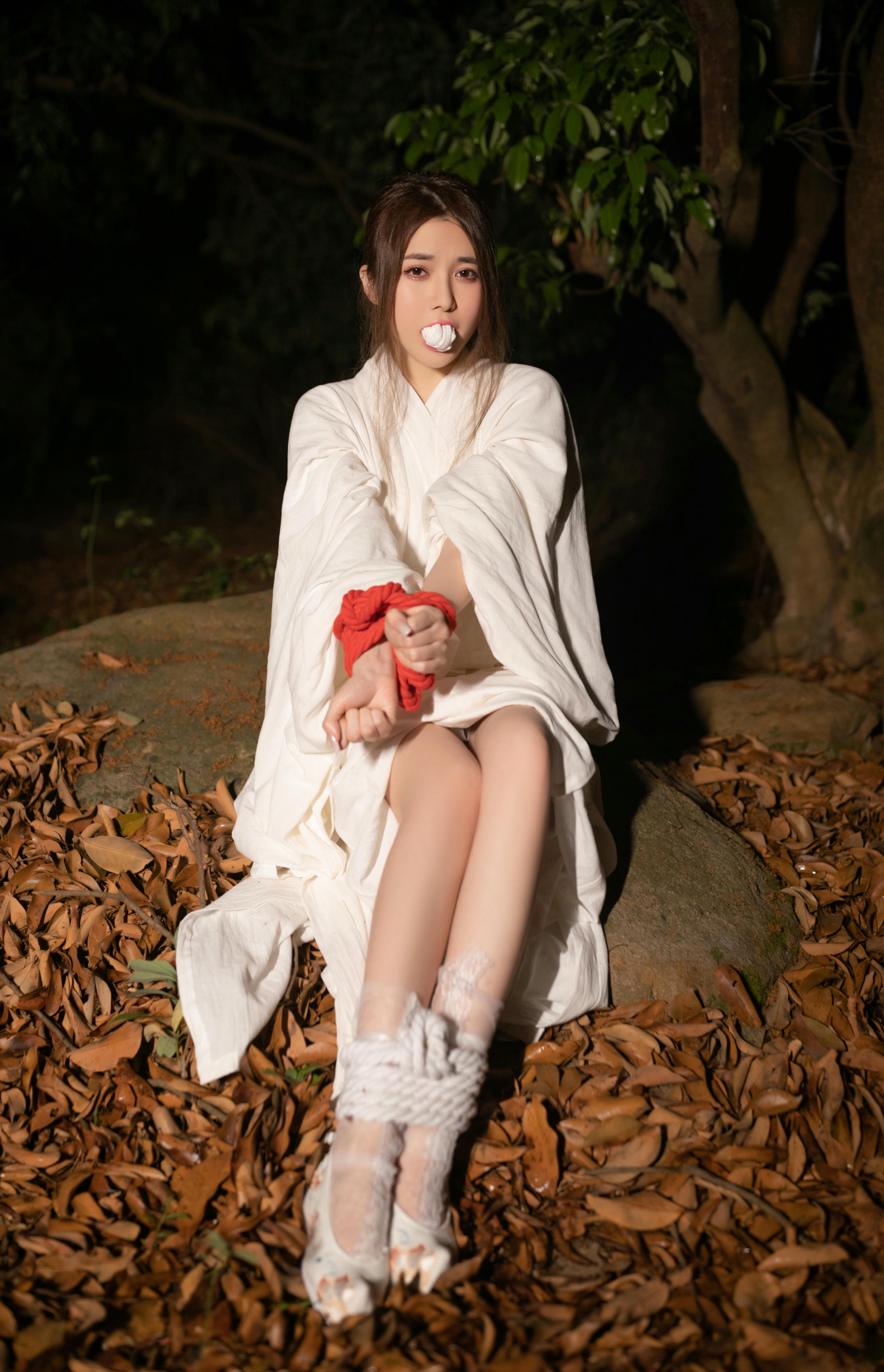 鱼子酱Fish NO.142 内购无水印 4326 牛奶浴 [122P 1.39 GB]-牛奶浴番外篇-小树林的故事_第1集