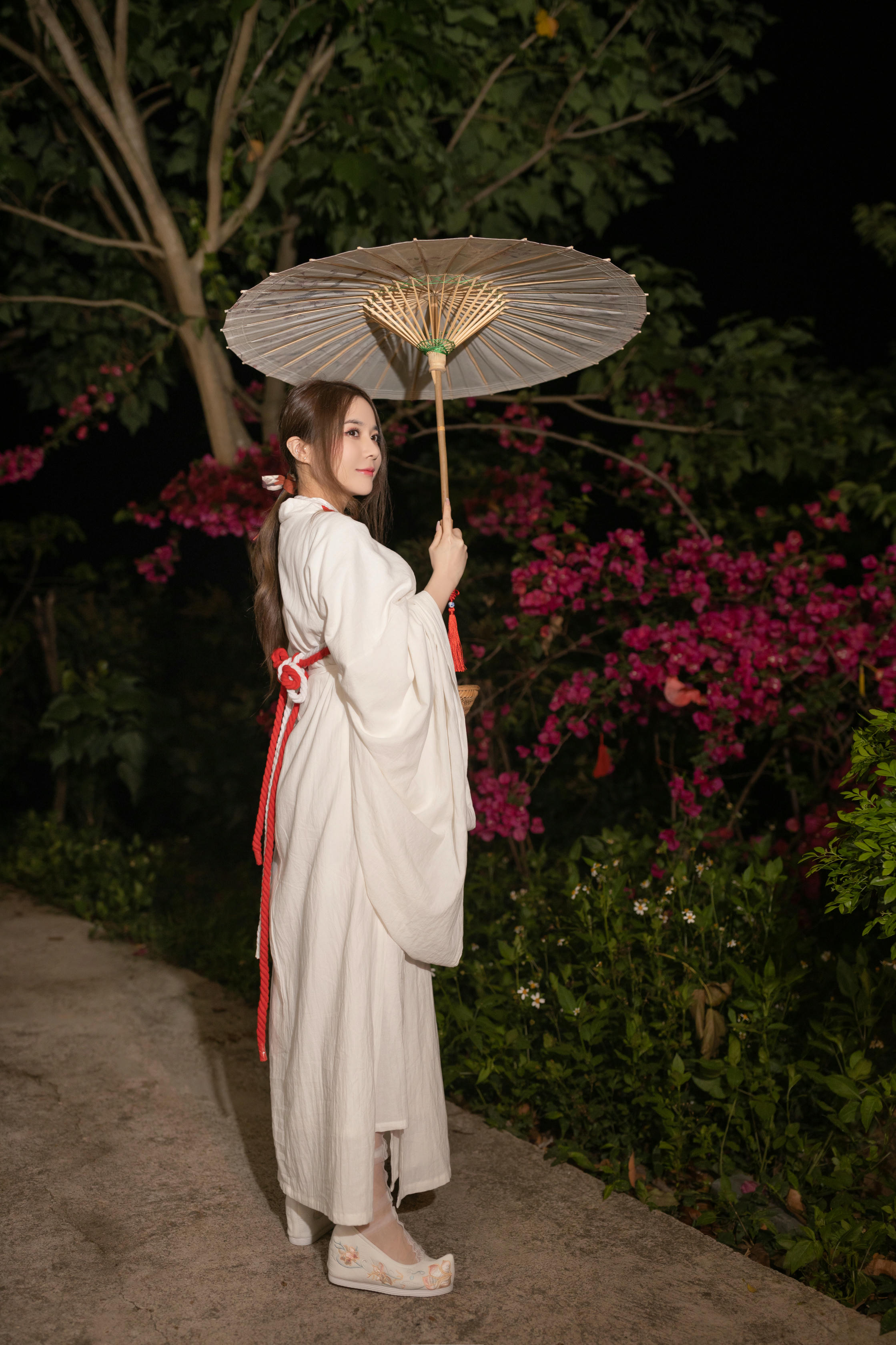 鱼子酱Fish NO.142 内购无水印 4326 牛奶浴 [122P 1.39 GB]-牛奶浴番外篇-小树林的故事_第1集