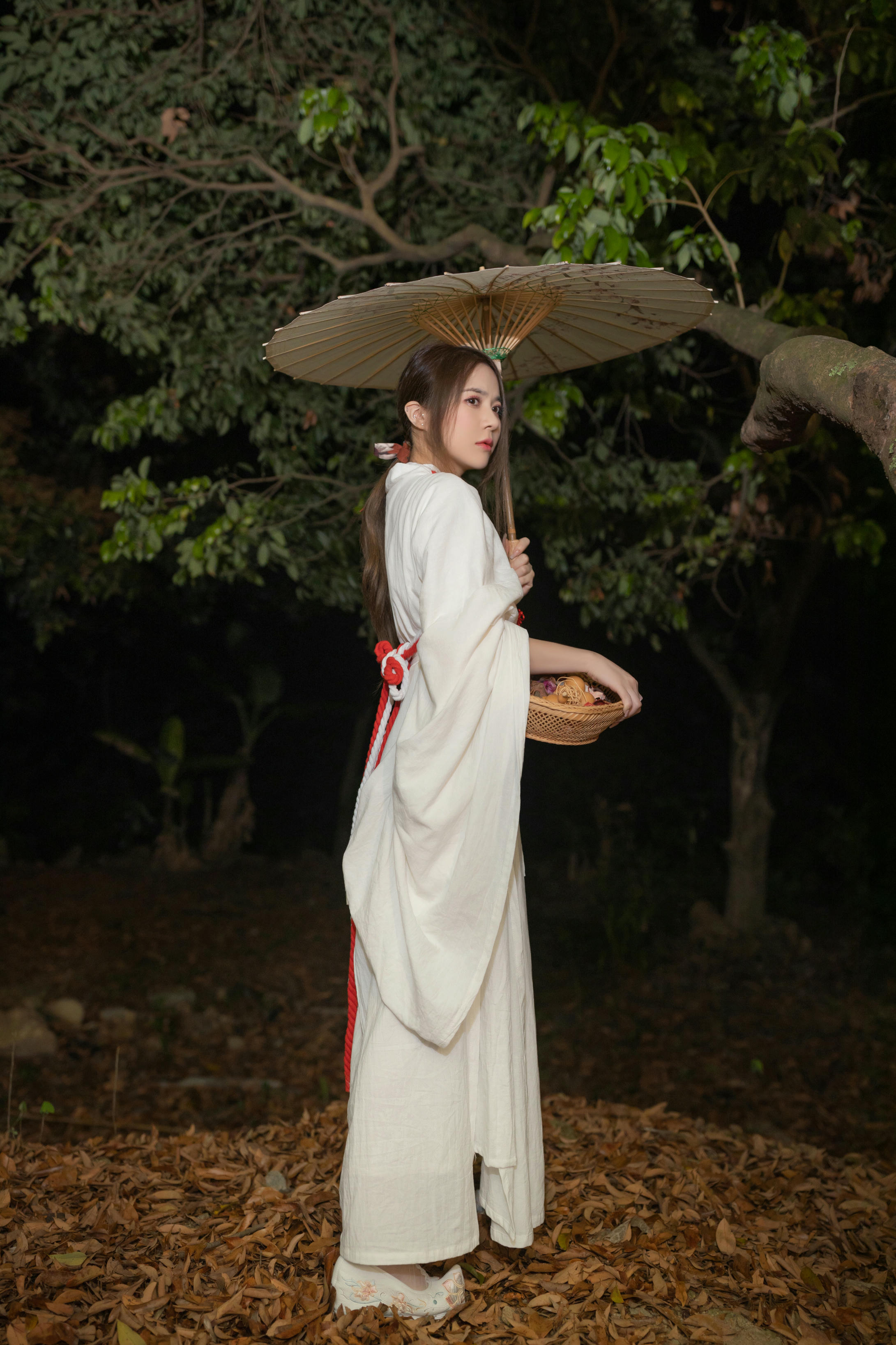 鱼子酱Fish NO.142 内购无水印 4326 牛奶浴 [122P 1.39 GB]-牛奶浴番外篇-小树林的故事_第1集