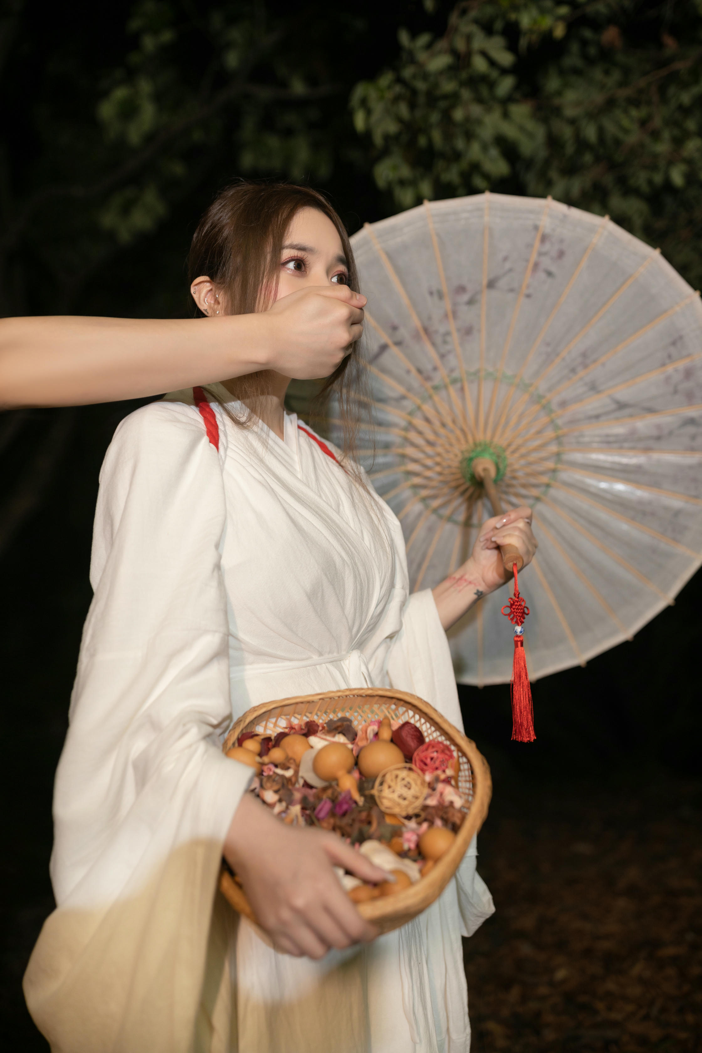 鱼子酱Fish NO.142 内购无水印 4326 牛奶浴 [122P 1.39 GB]-牛奶浴番外篇-小树林的故事_第1集