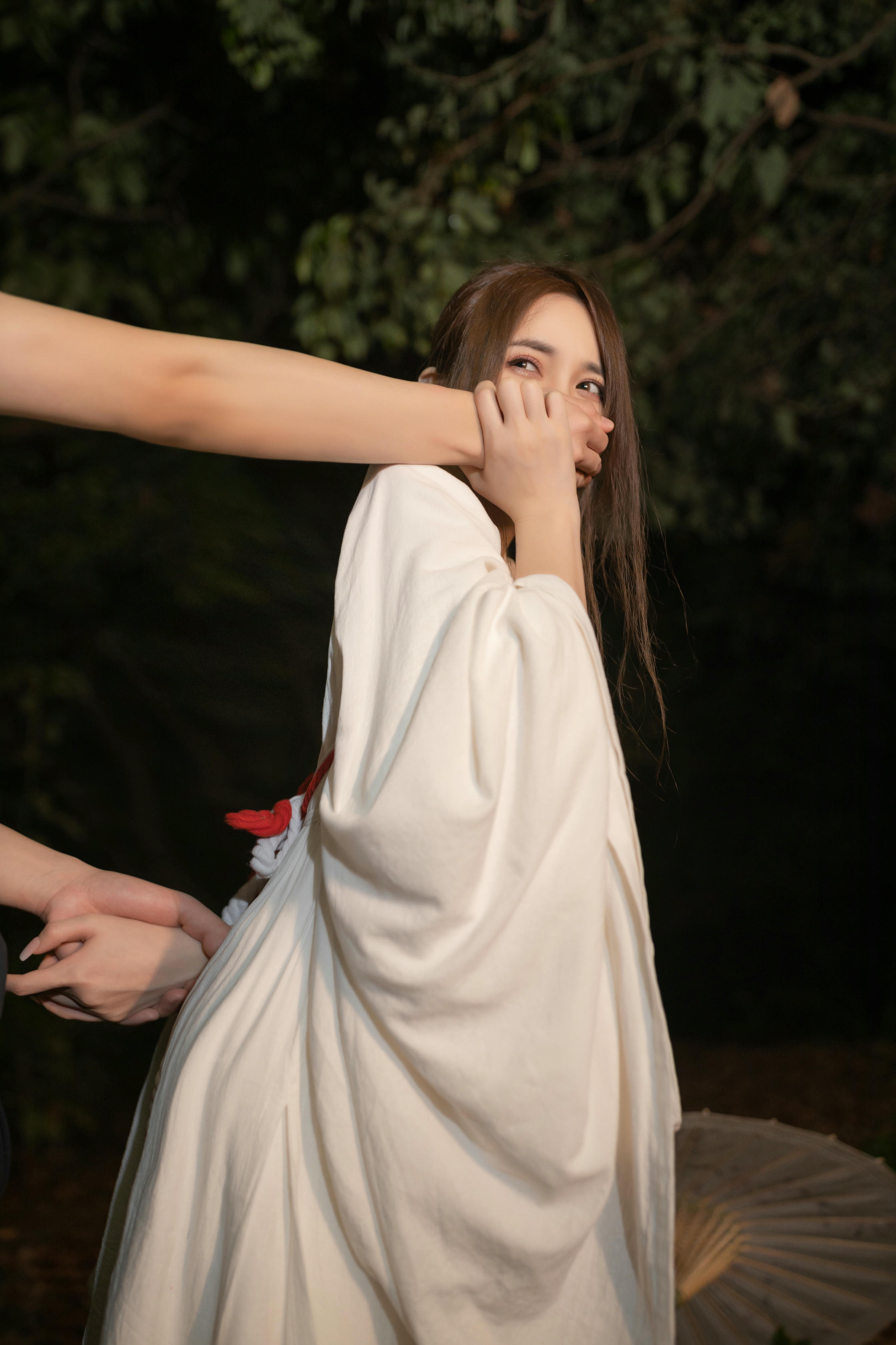 鱼子酱Fish NO.142 内购无水印 4326 牛奶浴 [122P 1.39 GB]-牛奶浴番外篇-小树林的故事_第1集