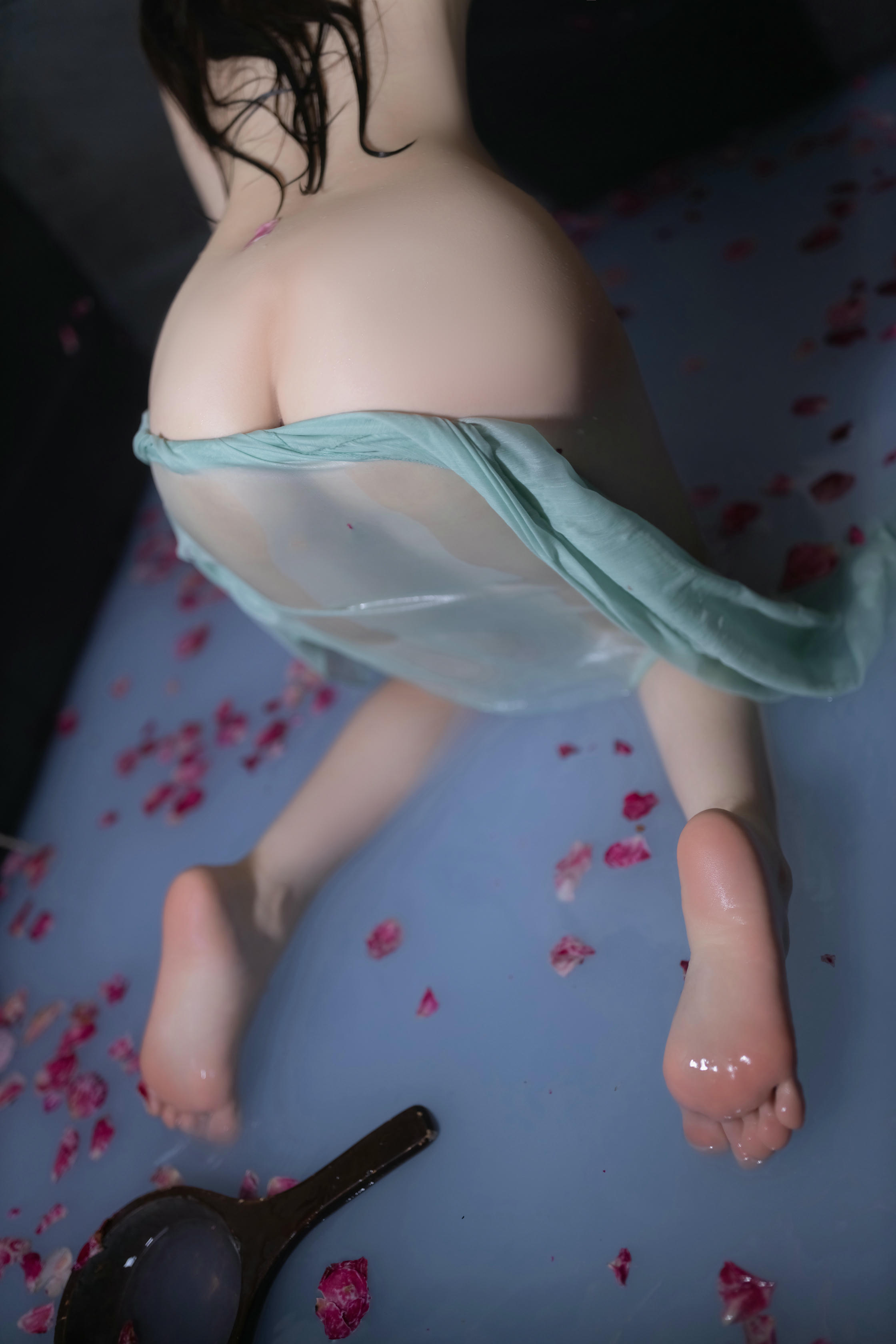 鱼子酱Fish NO.158 内购无水印 8428 花瓣浴 [120P 1.32 GB]_第6集