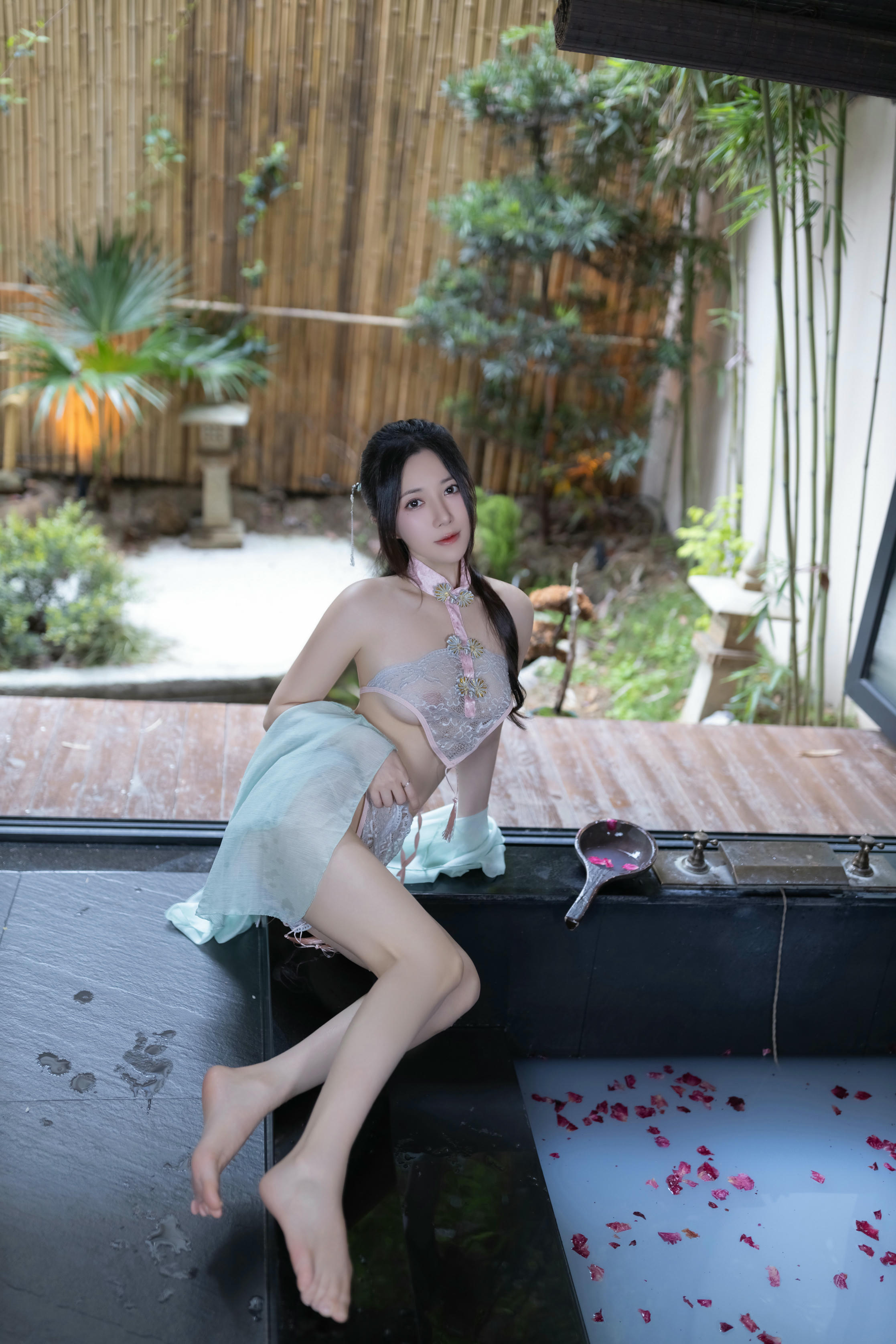 鱼子酱Fish NO.158 内购无水印 8428 花瓣浴 [120P 1.32 GB]_第2集