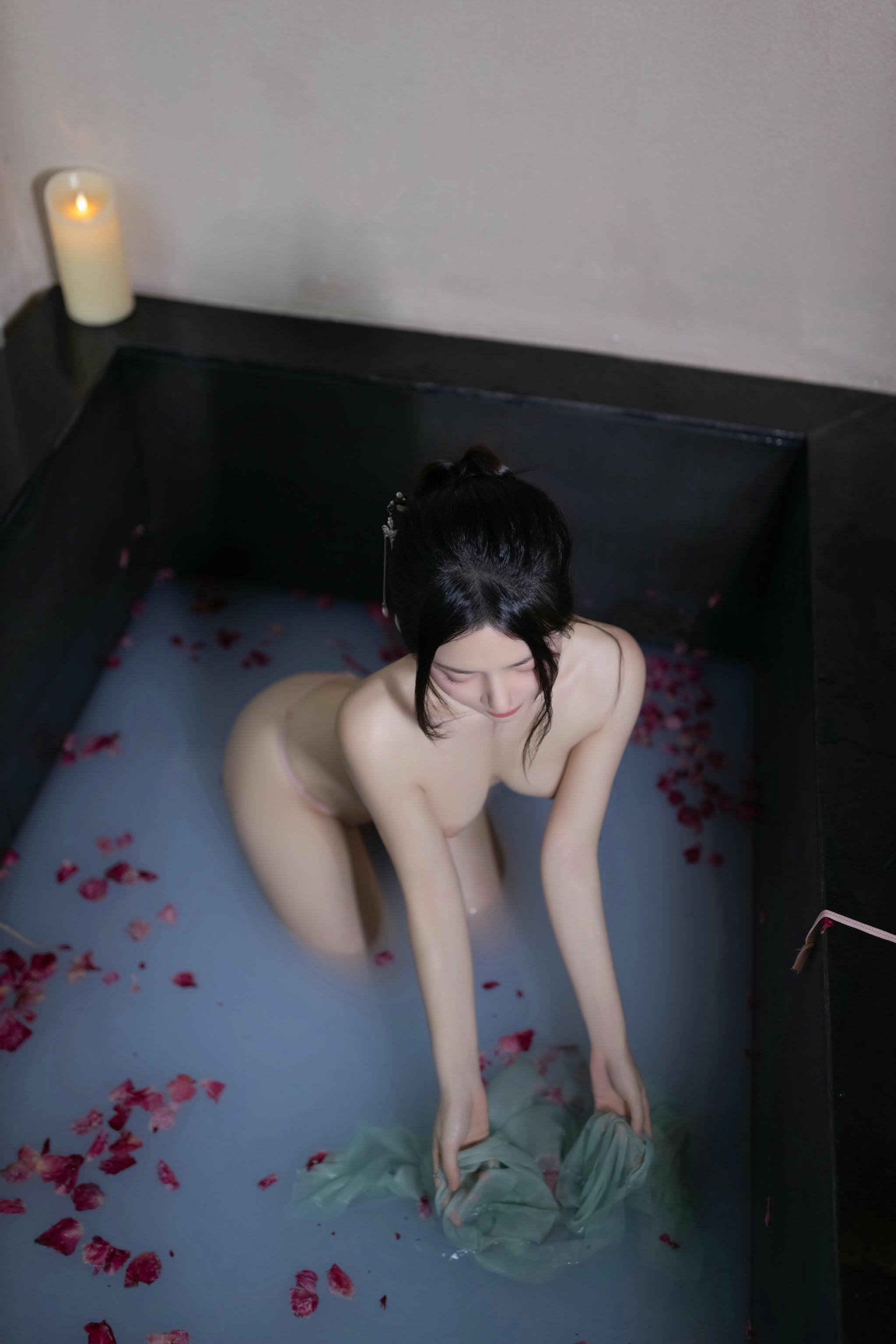 鱼子酱Fish NO.158 内购无水印 8428 花瓣浴 [120P 1.32 GB]_第4集