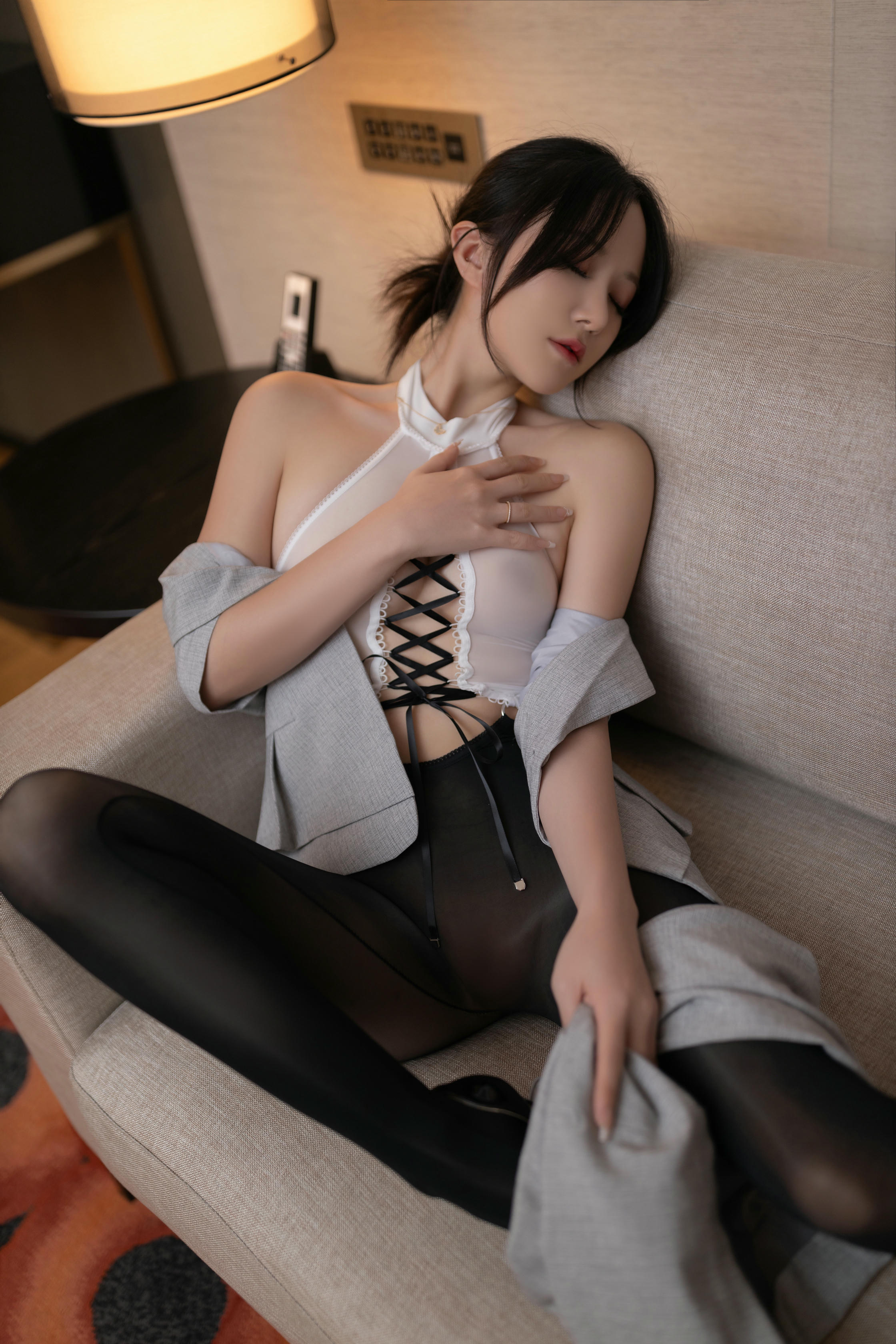 鱼子酱Fish NO.170 内购无水印 9189 他的监控电话 [122P 1.42 GB]_第2集