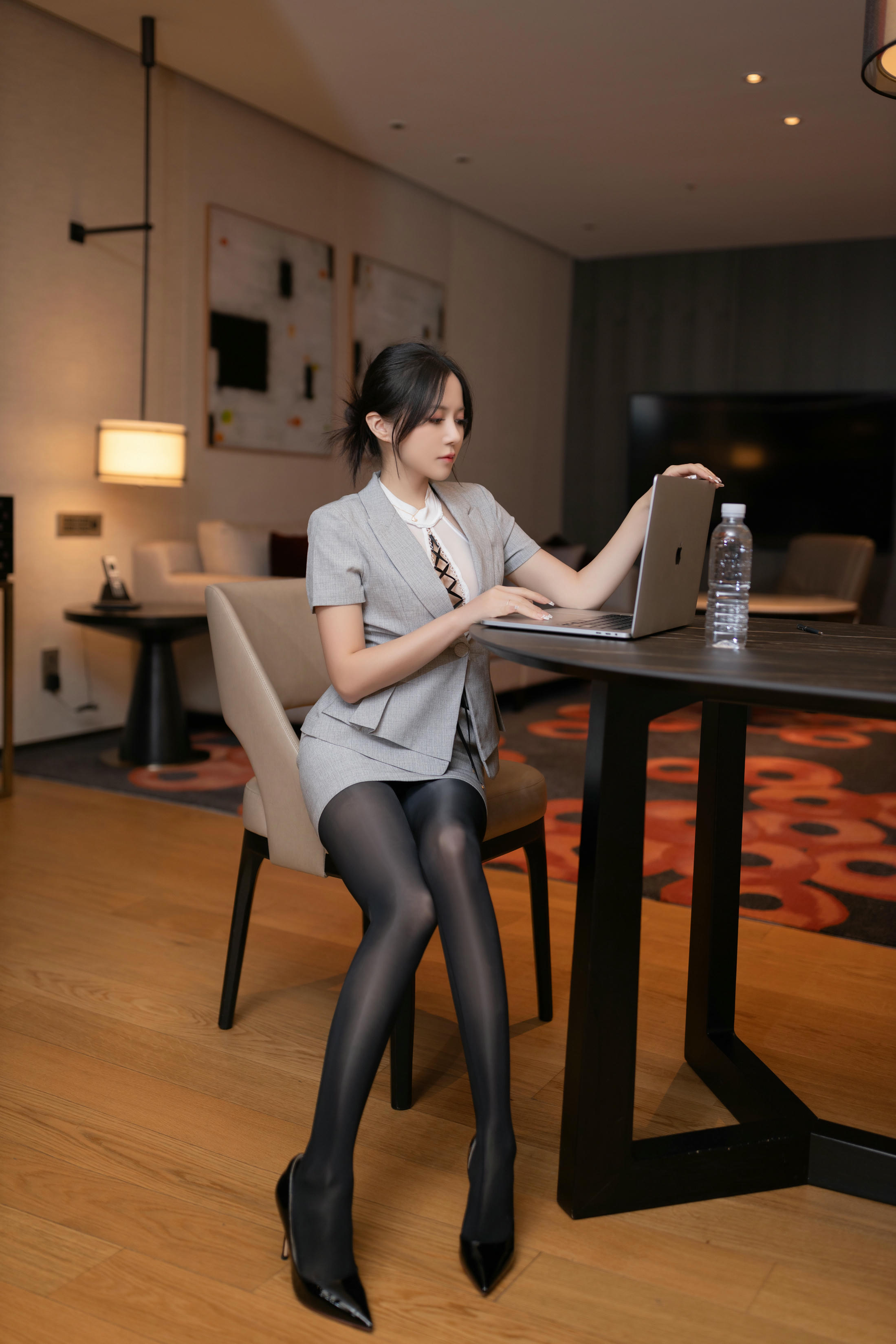 鱼子酱Fish NO.170 内购无水印 9189 他的监控电话 [122P 1.42 GB]_第1集