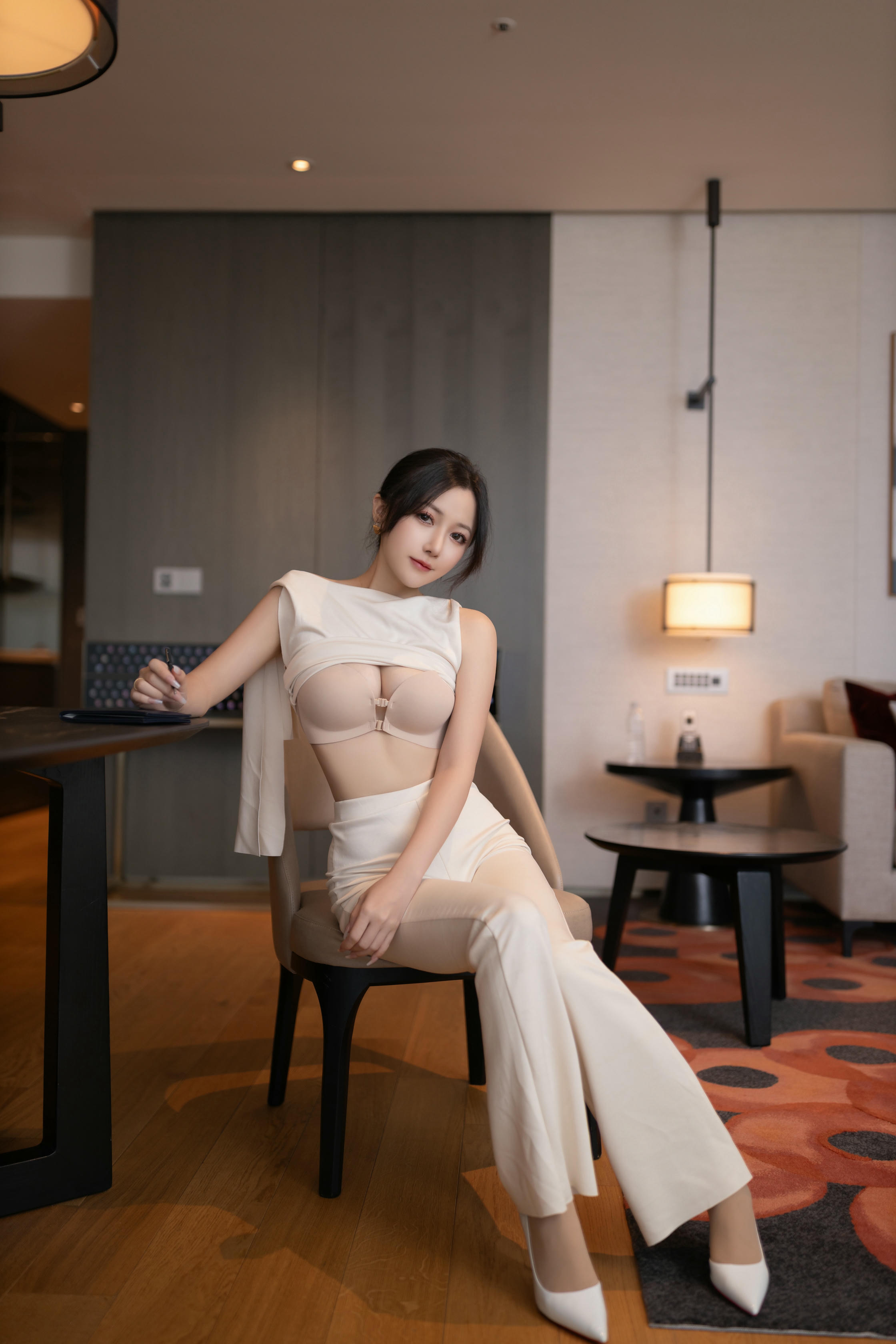 鱼子酱Fish NO.176 内购无水印 9457 职场女人 [120P 797.09 MB]_第2集