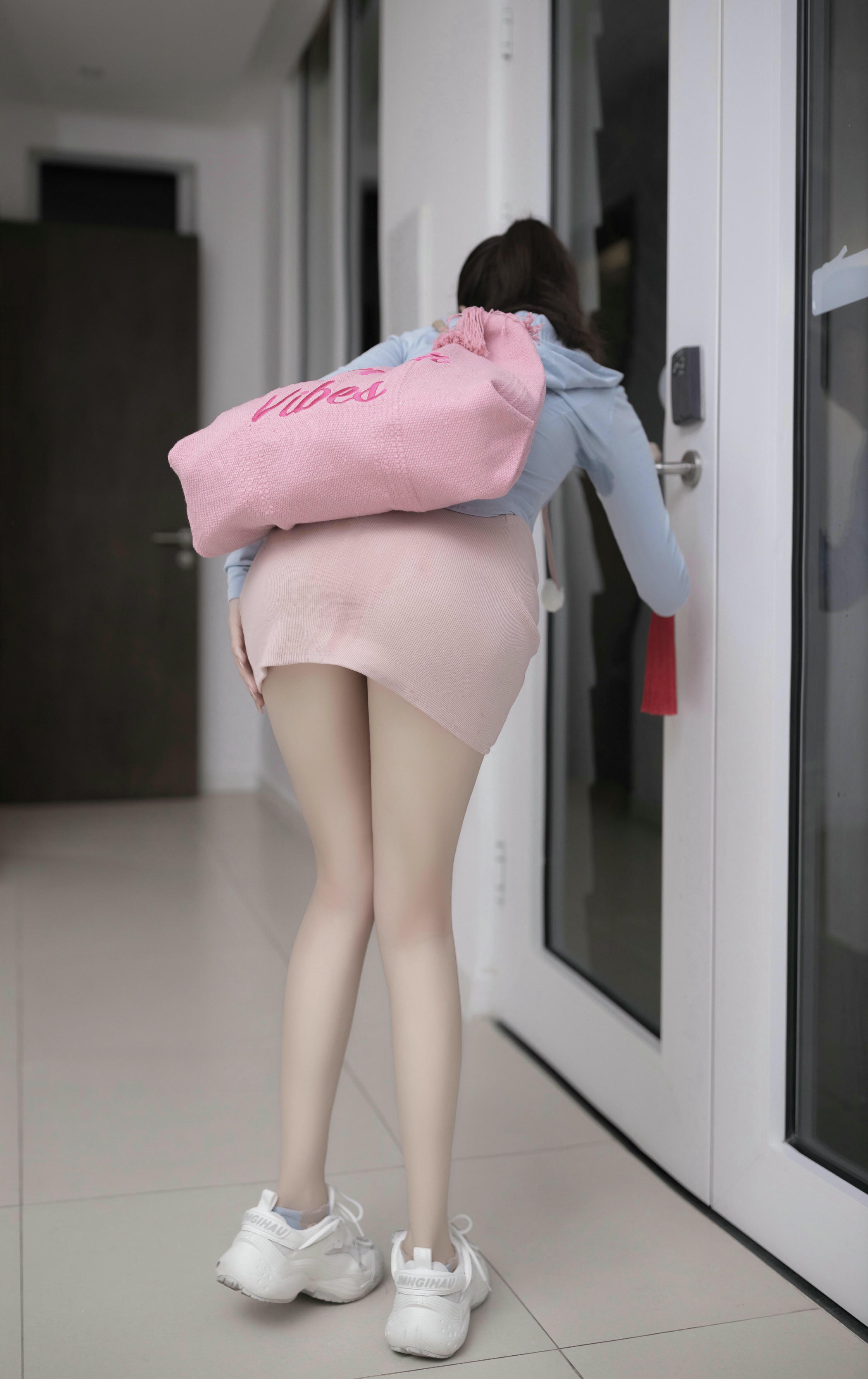 鱼子酱Fish NO.021 内购无水印 等下班的人 [130P654MB]_第1集