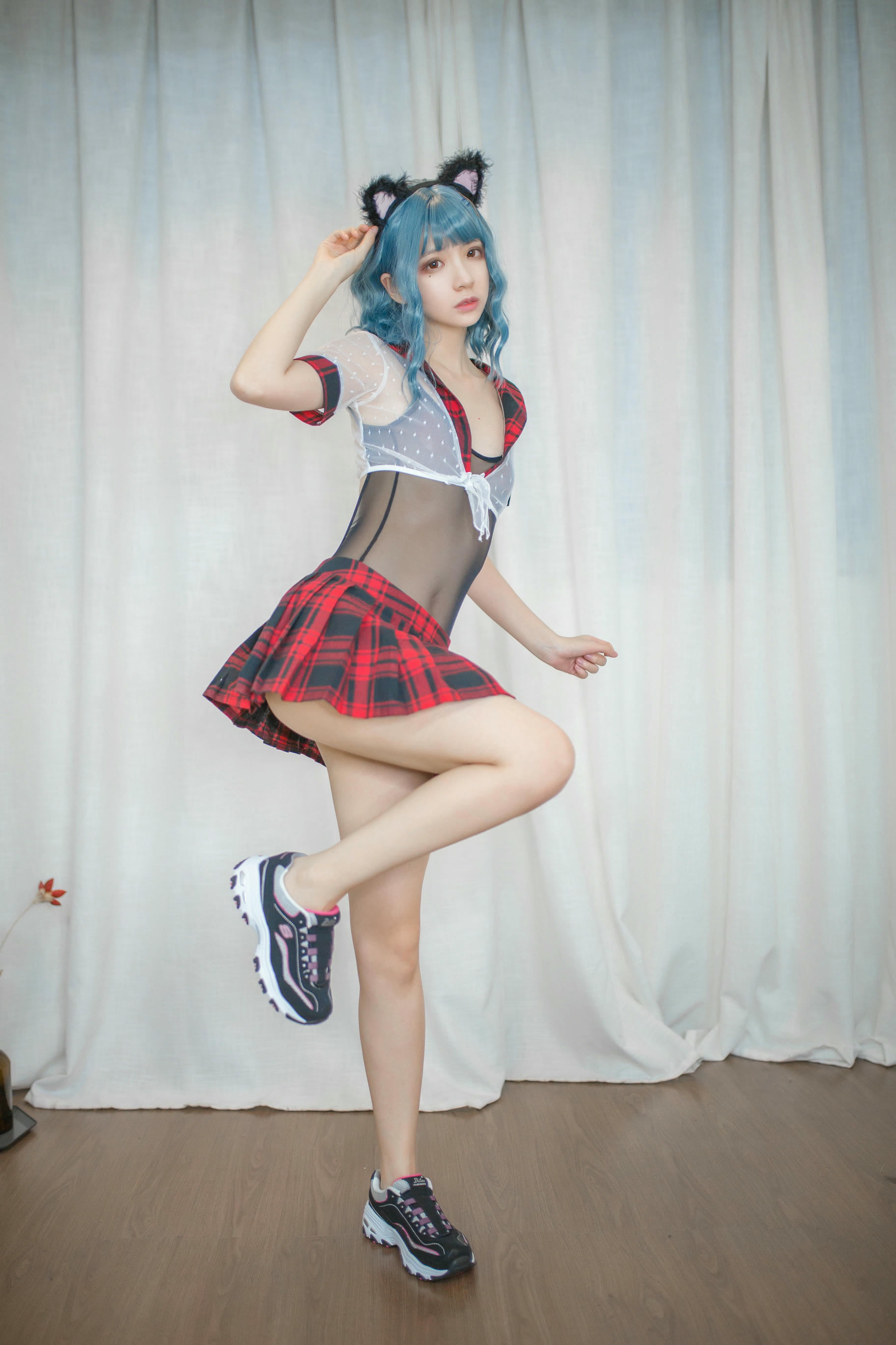 疯猫ss NO.136 蓝发 [26P 122M]_第1集