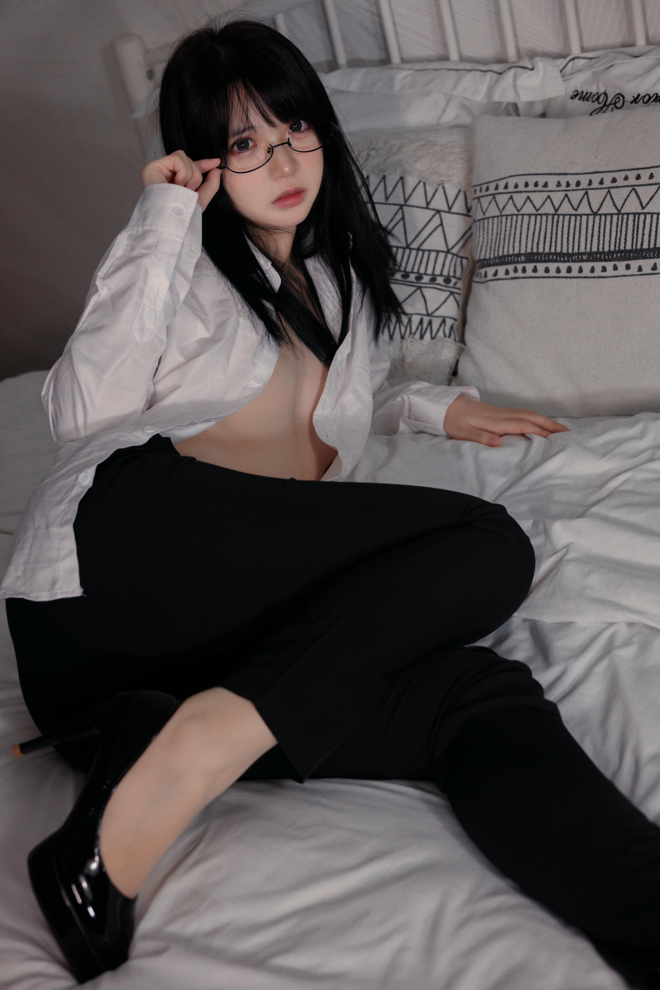 疯猫ss NO.153 白色情人节福袋 肉丝ol [40P 662MB]_第1集